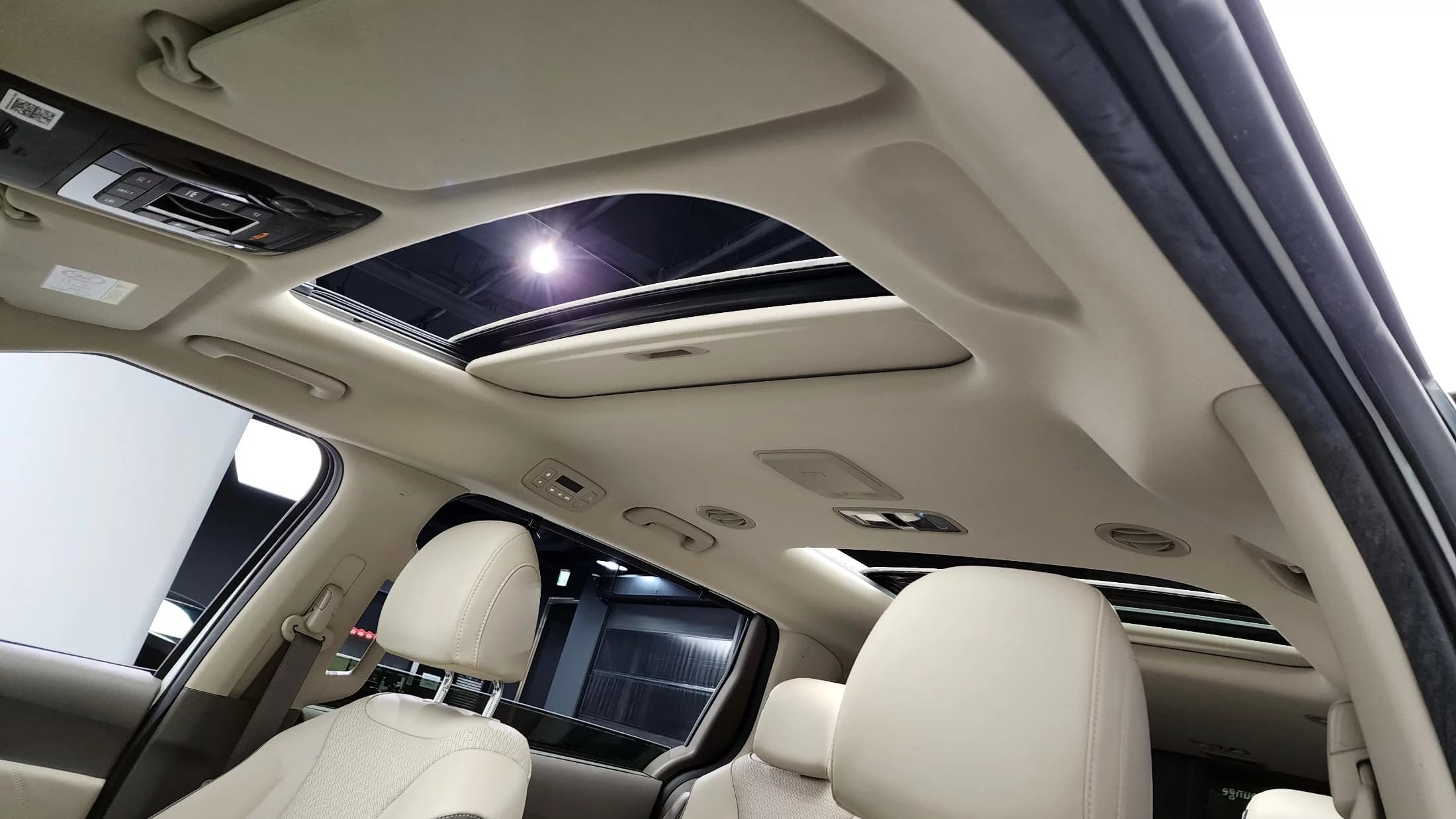 Kia Carnival 9-Seater Signature, 2021 г. 93606 км. — фото 19