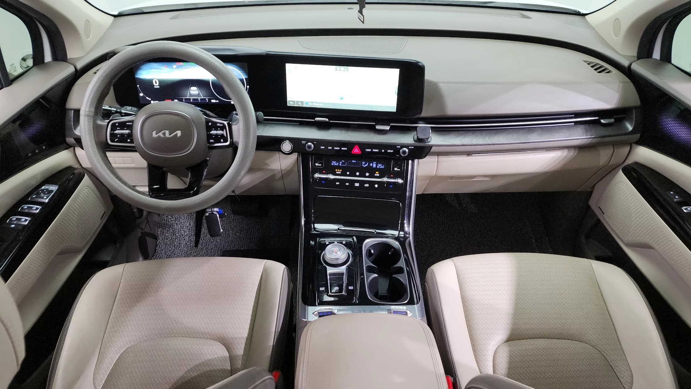 Kia Carnival 9-Seater Signature, 2021 г. 93606 км. — фото 7