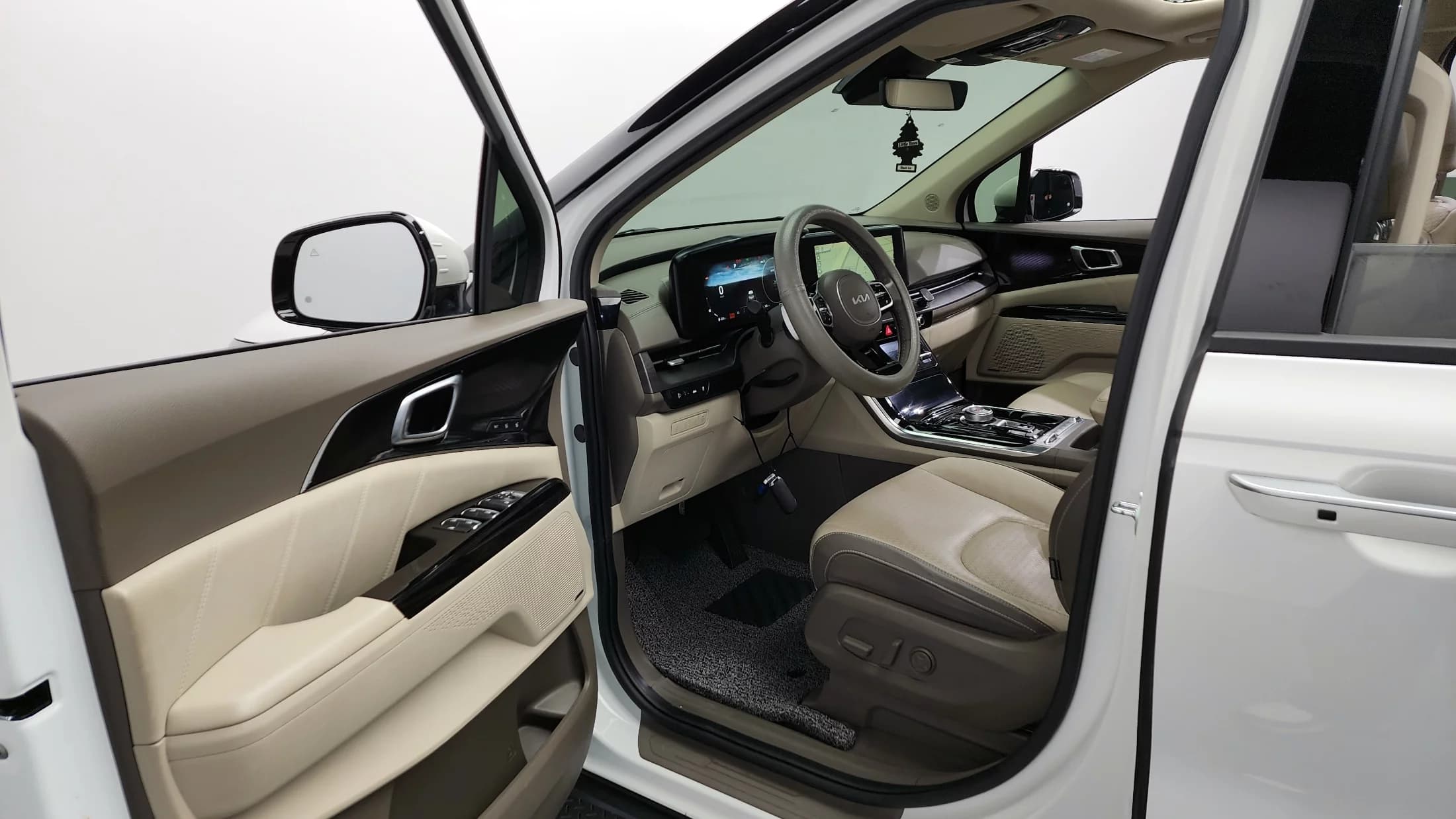 Kia Carnival 9-Seater Signature, 2021 г. 93606 км. — фото 10