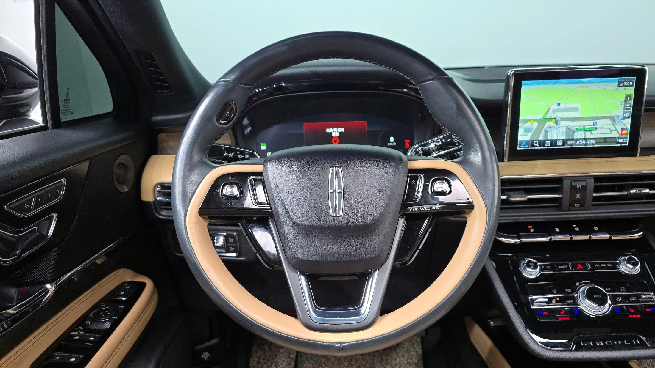 Lincoln Corsair 2.0 Reserve AWD, 2021 г. 30659 км. — фото 13