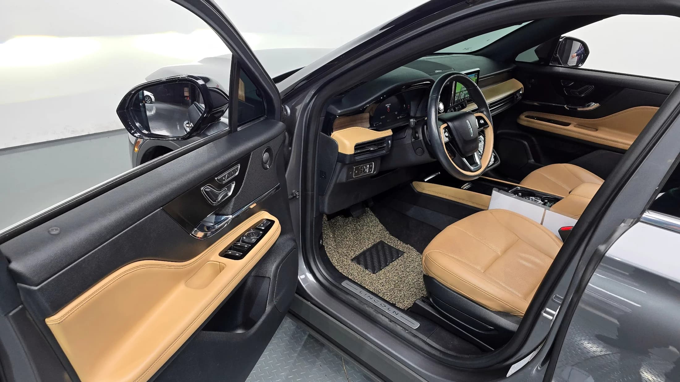 Lincoln Corsair 2.0 Reserve AWD, 2021 г. 30659 км. — фото 10