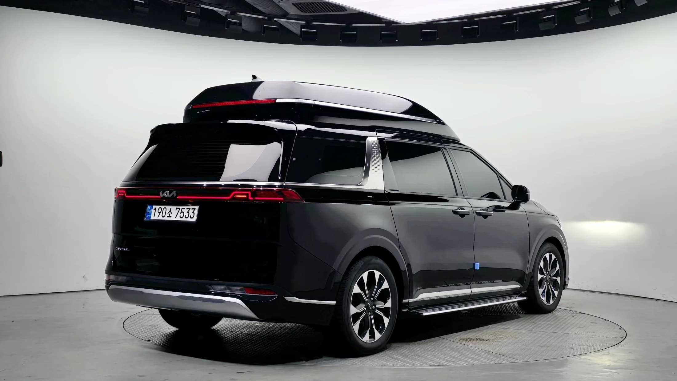Kia Carnival Gasoline 9-Seater Hi-Limousine Signature, 2022 г. 45193 км. — фото 2