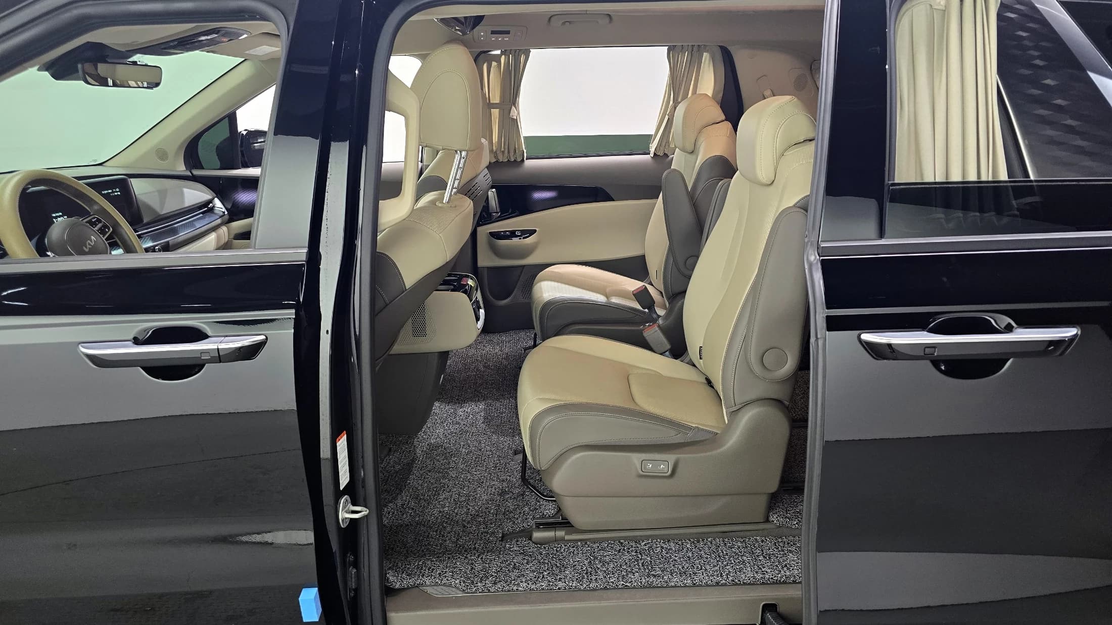 Kia Carnival Gasoline 9-Seater Hi-Limousine Signature, 2022 г. 45193 км. — фото 11