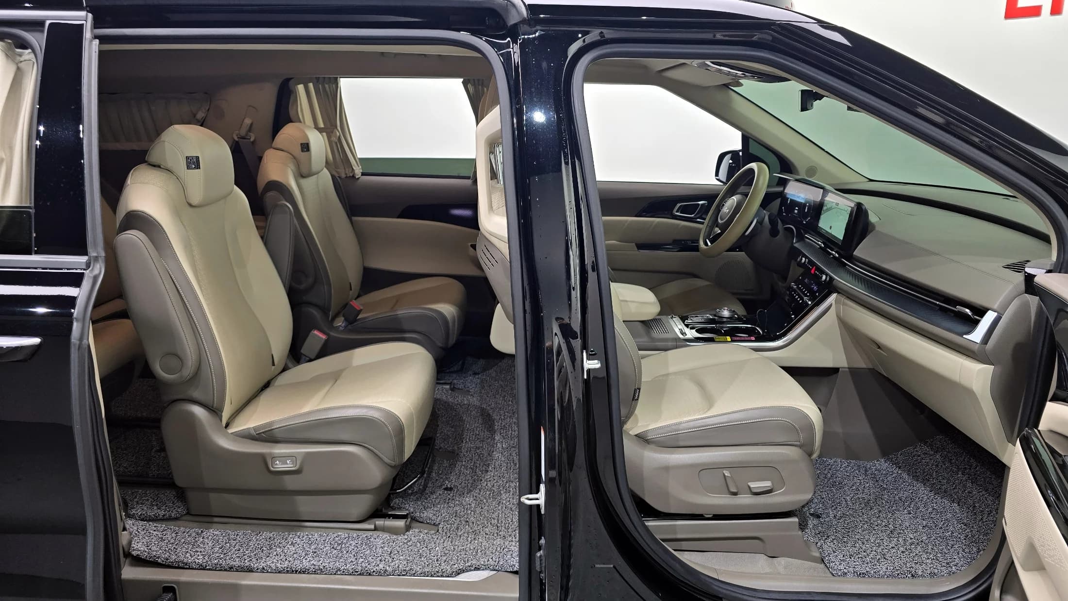 Kia Carnival Gasoline 9-Seater Hi-Limousine Signature, 2022 г. 45193 км. — фото 12