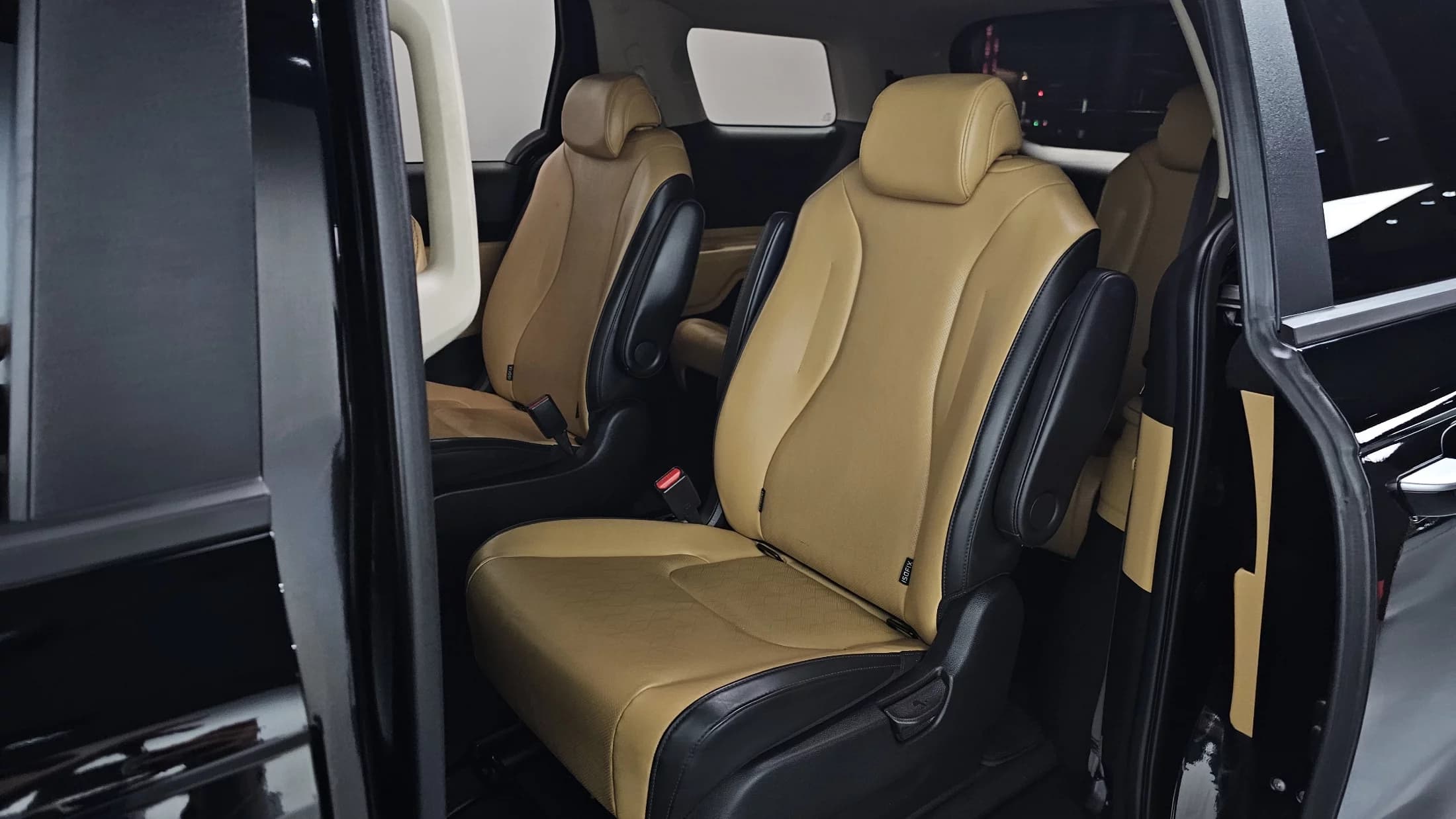 Kia Carnival 9-Seater Prestige, 2021 г. 120608 км. — фото 12