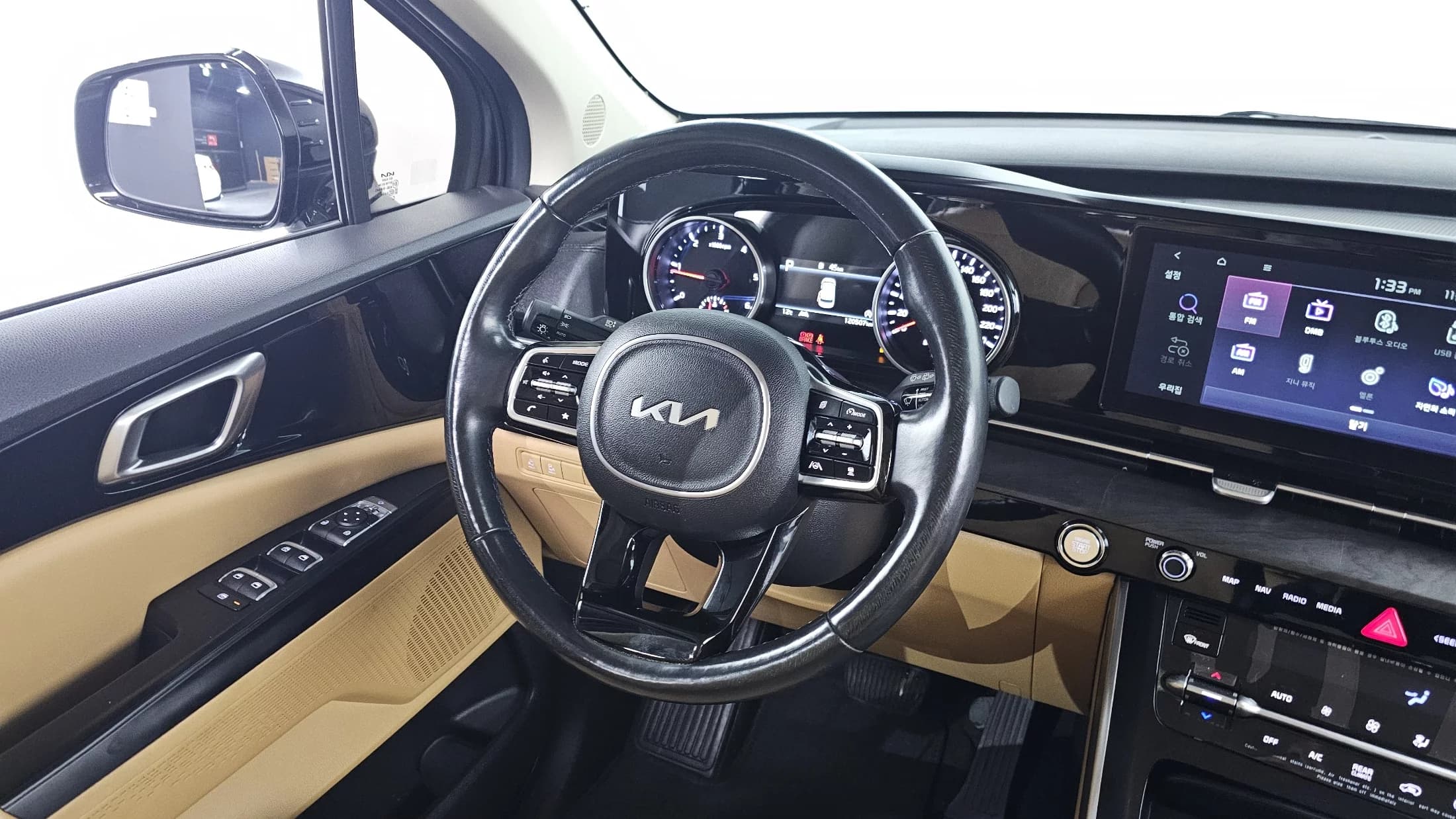 Kia Carnival 9-Seater Prestige, 2021 г. 120608 км. — фото 13