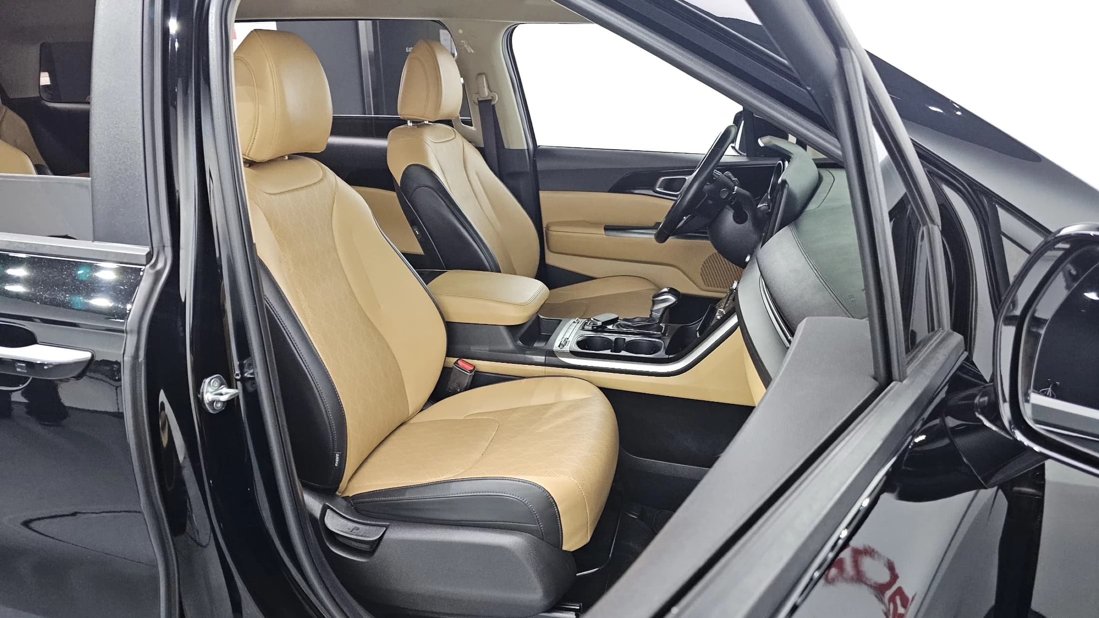 Kia Carnival 9-Seater Prestige, 2021 г. 120608 км. — фото 10