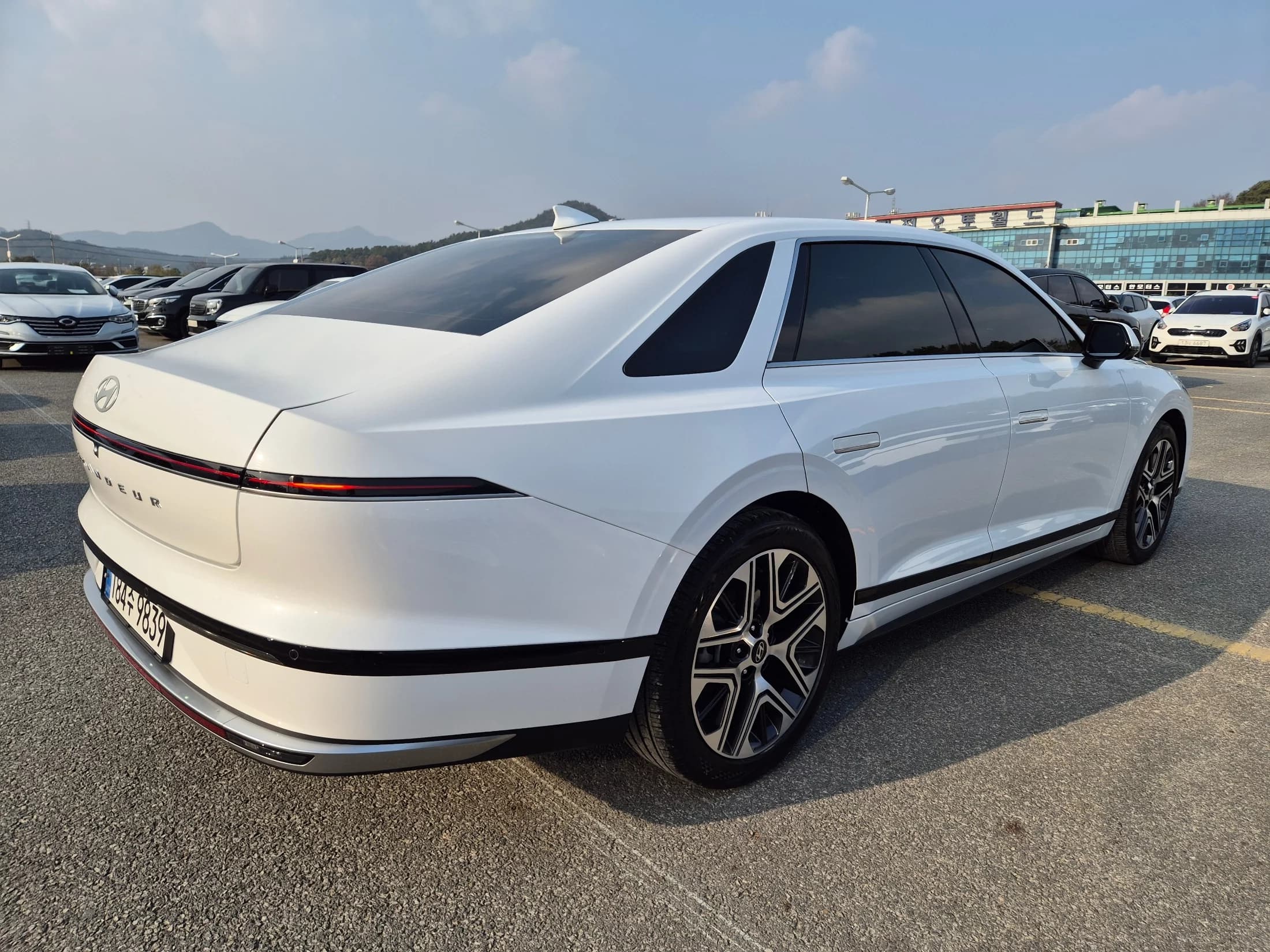 Hyundai Grandeur 2,5 Gasoline 2WD Exclusive, 2024 г. 9560 км. — фото 6