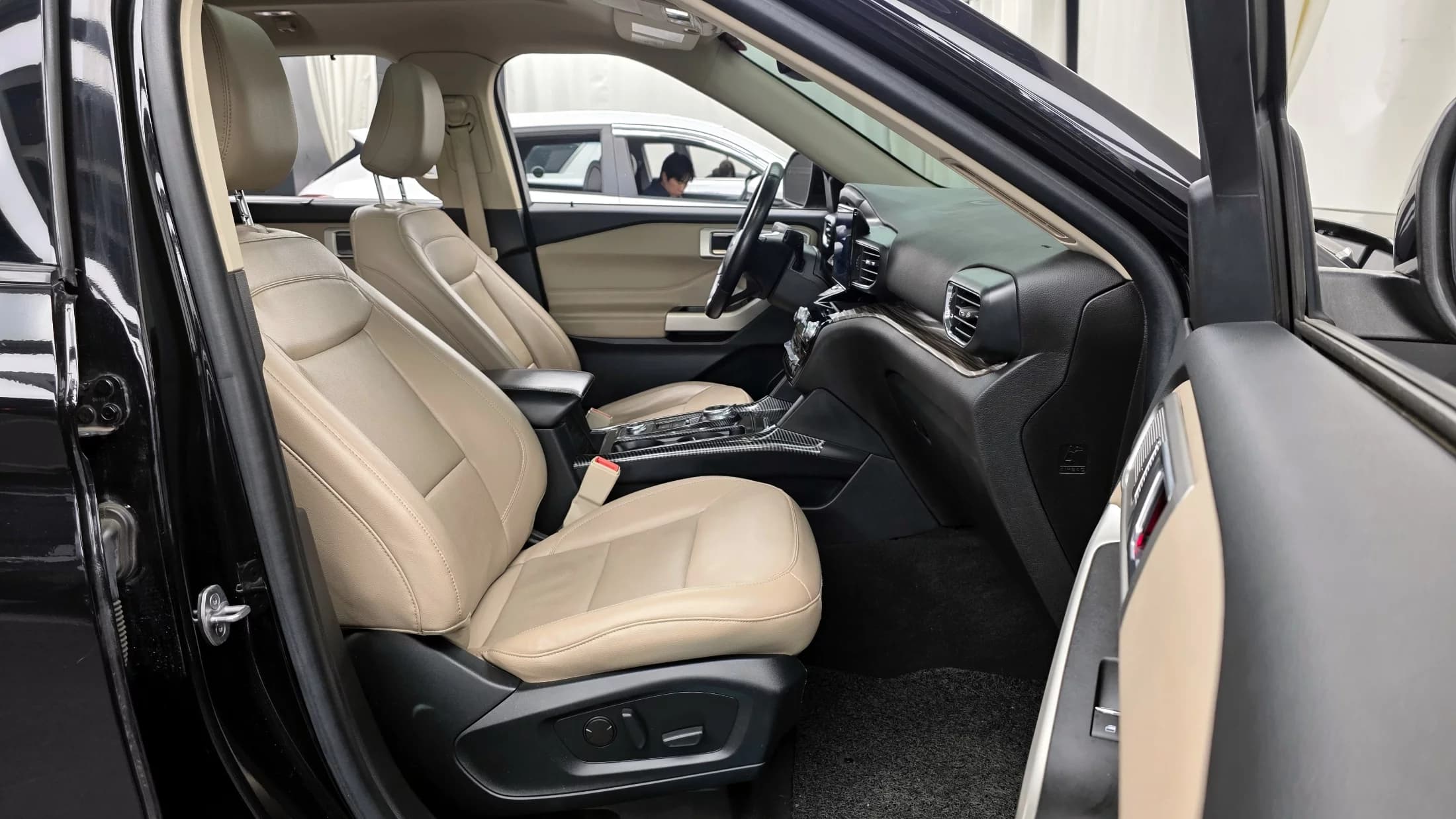 Ford EXPLORER 2.3 LimIted 4WD, 2021 г. 56739 км. — фото 11