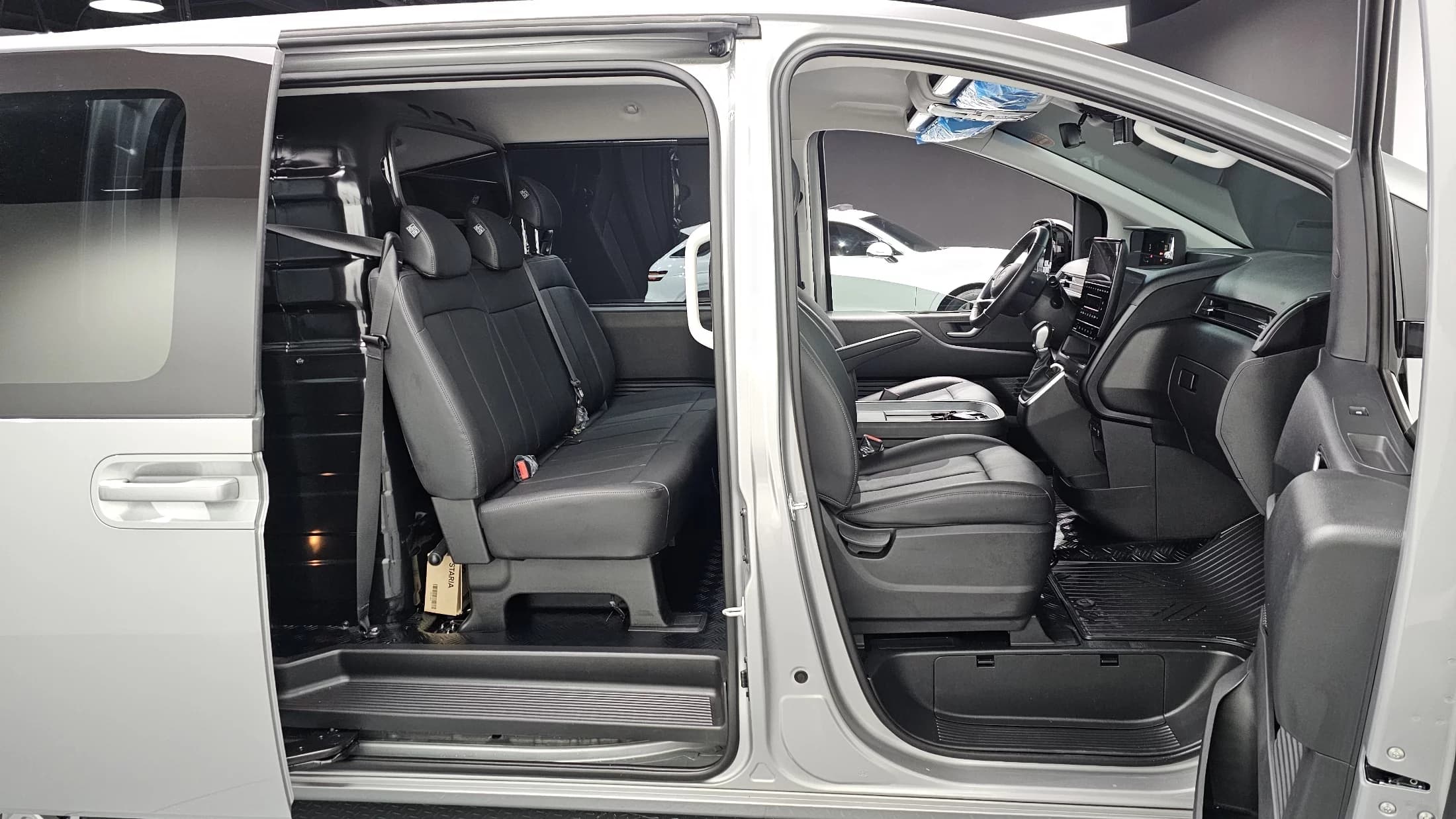 Hyundai Staria Cargo 5-Seater Modern, 2025 г. 13889 км. — фото 10
