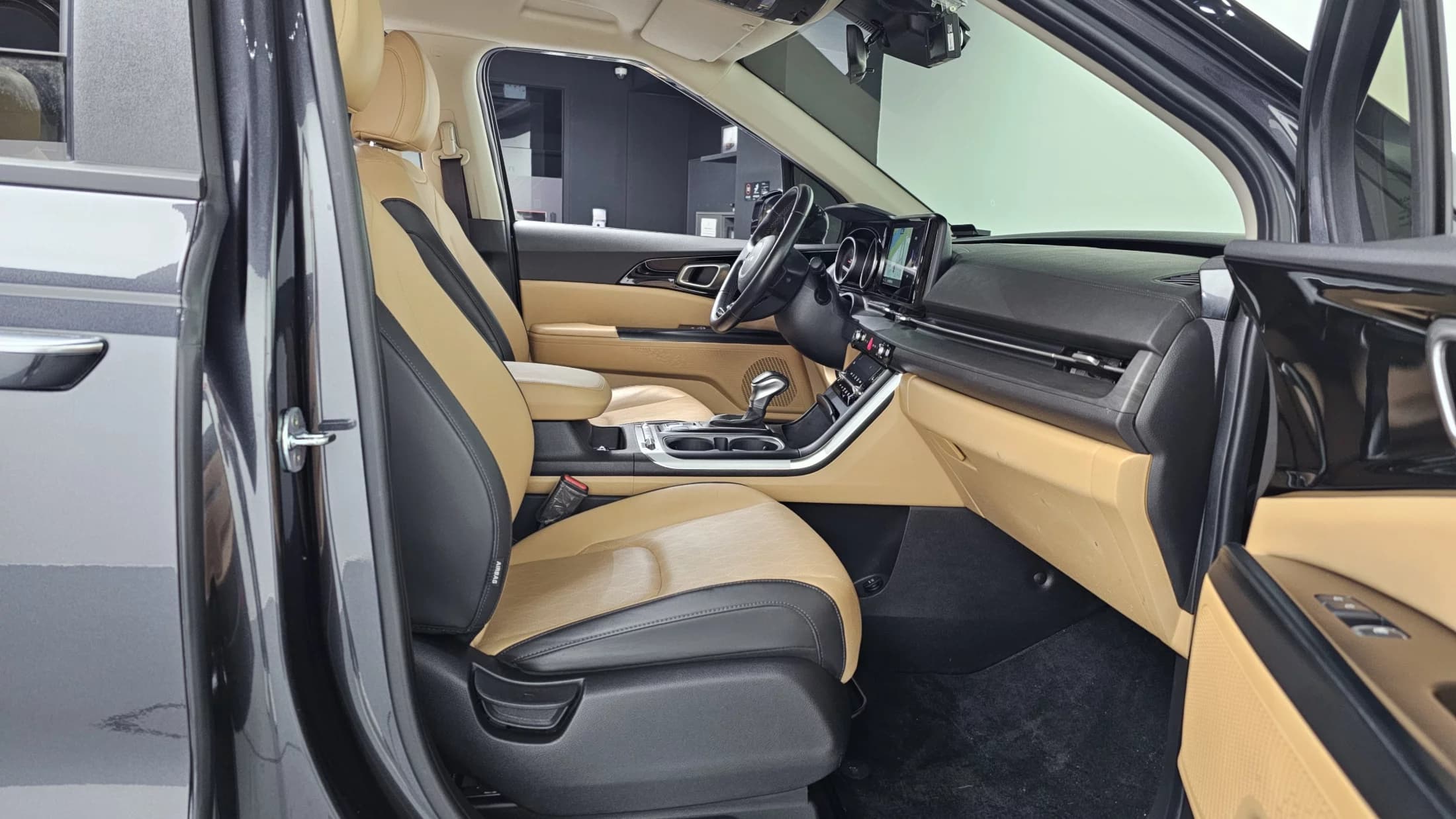 Kia Carnival 9-Seater Prestige, 2022 г. 62946 км. — фото 11