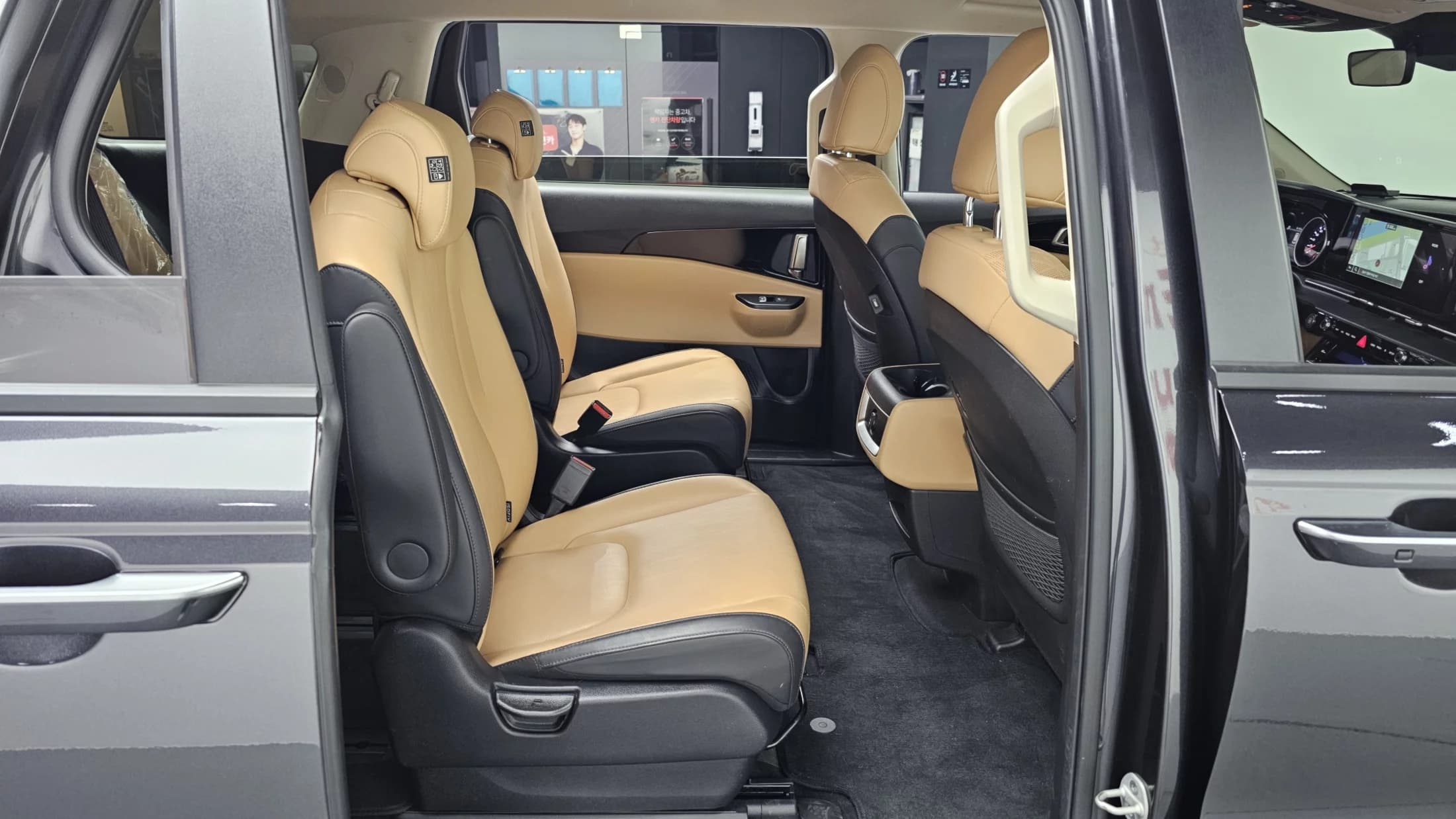 Kia Carnival 9-Seater Prestige, 2022 г. 62946 км. — фото 12