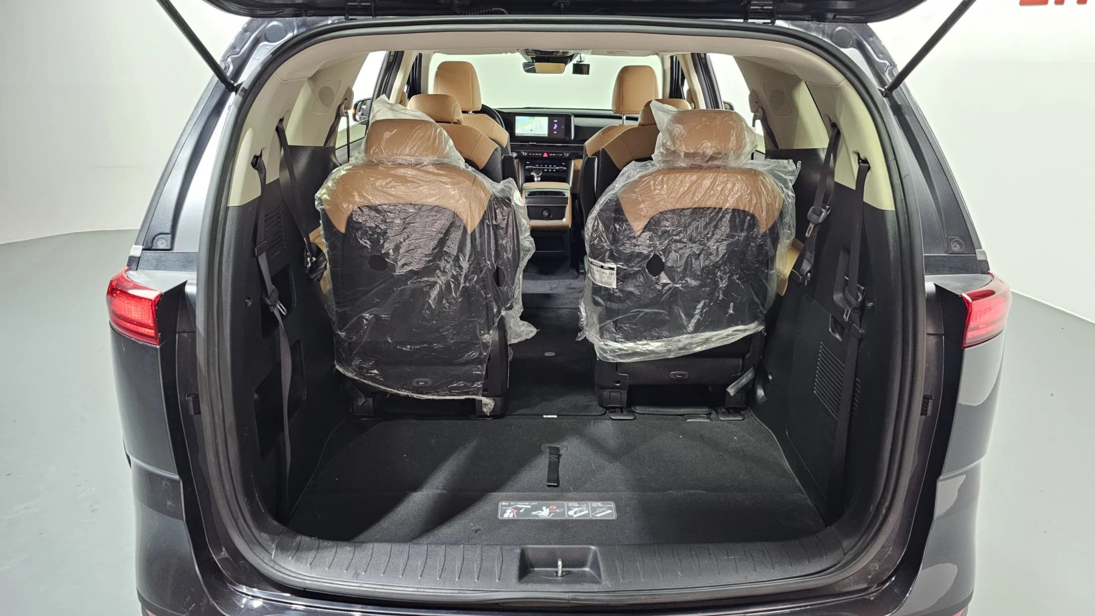 Kia Carnival 9-Seater Prestige, 2022 г. 62946 км. — фото 20
