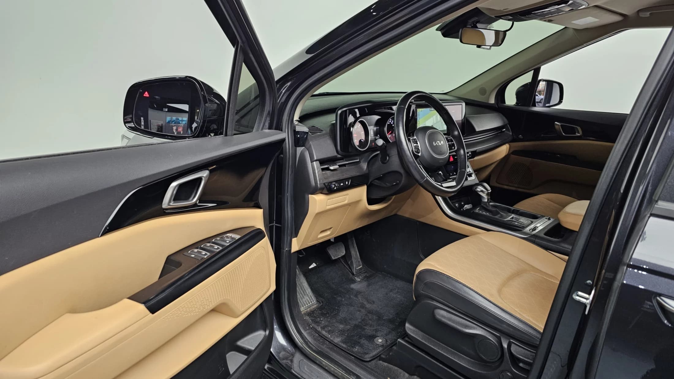 Kia Carnival 9-Seater Prestige, 2022 г. 62946 км. — фото 10