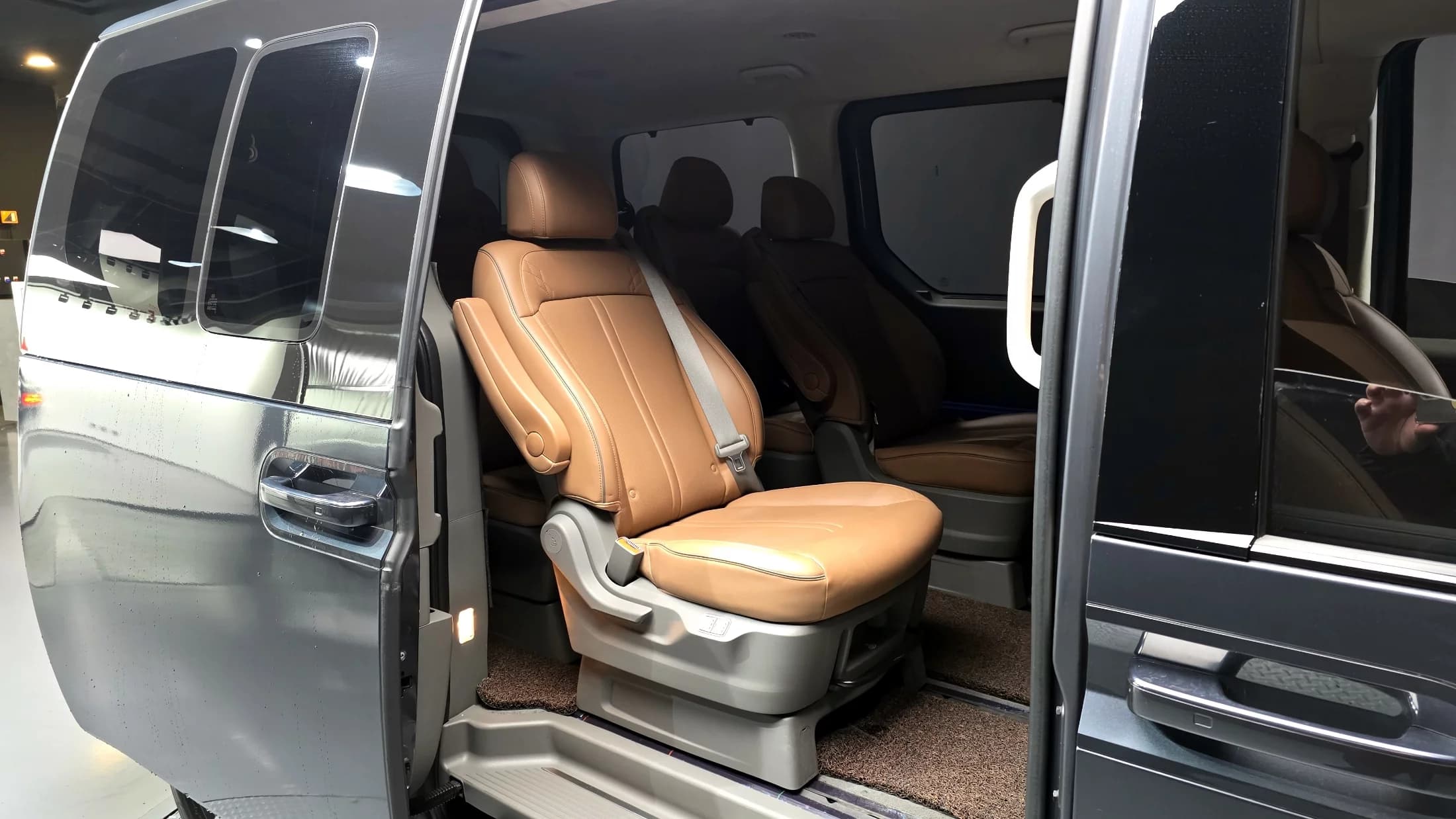 Hyundai Staria Lounge 9-Seater Inspiration, 2023 г. 62546 км. — фото 12
