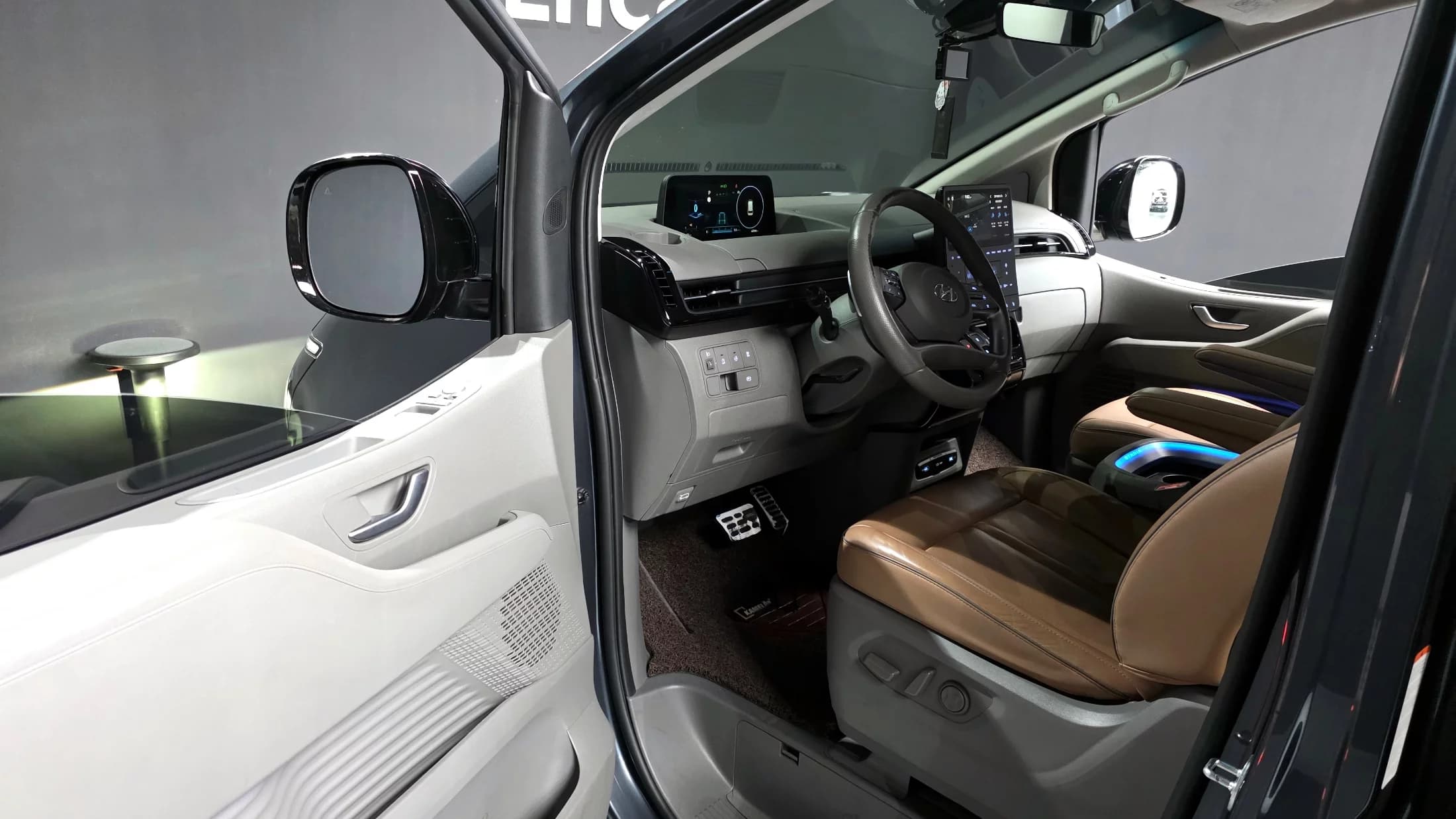 Hyundai Staria Lounge 9-Seater Inspiration, 2023 г. 62546 км. — фото 10
