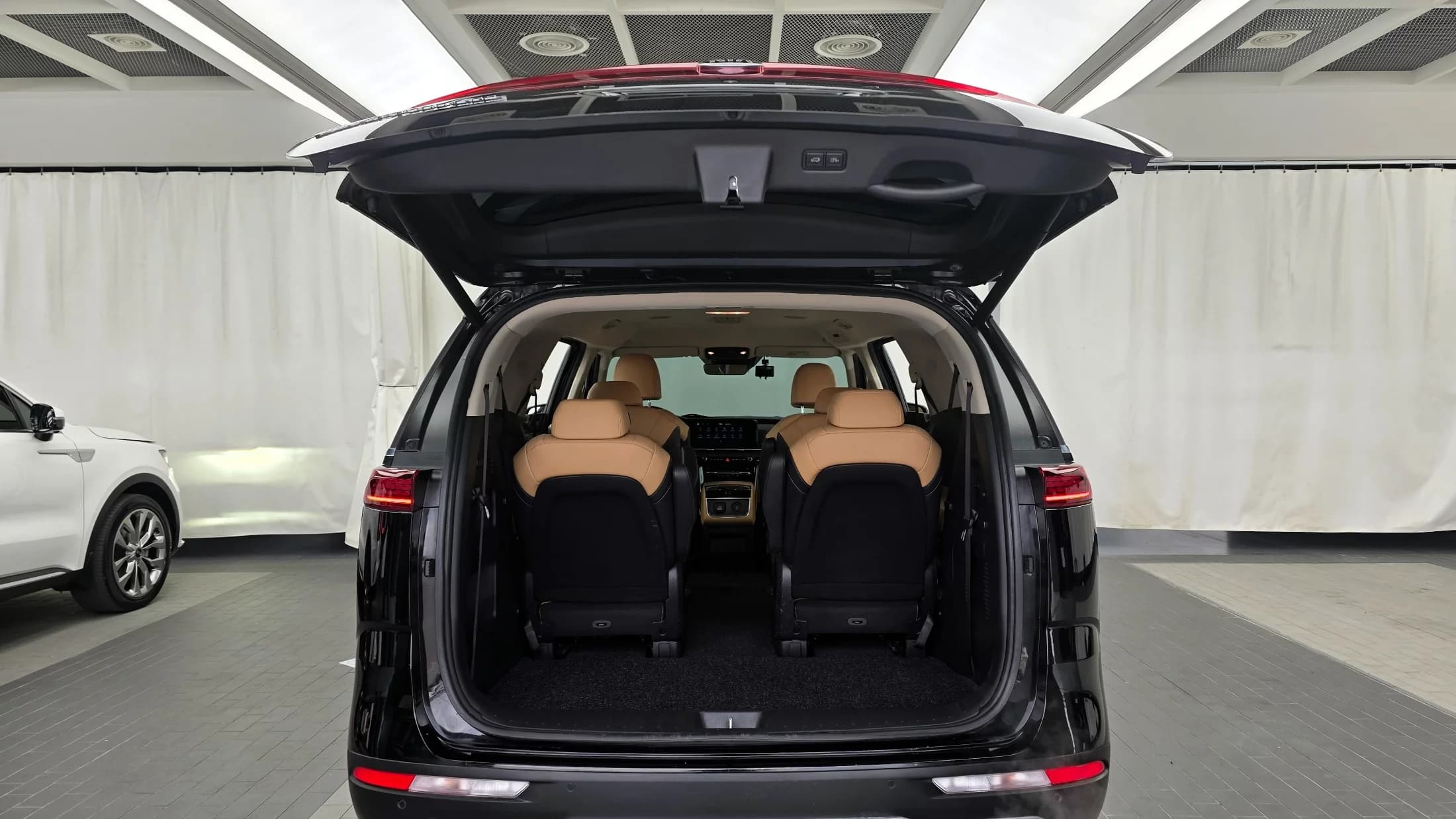 Kia Carnival Gasoline 9-Seater Signature, 2021 г. 66048 км. — фото 20