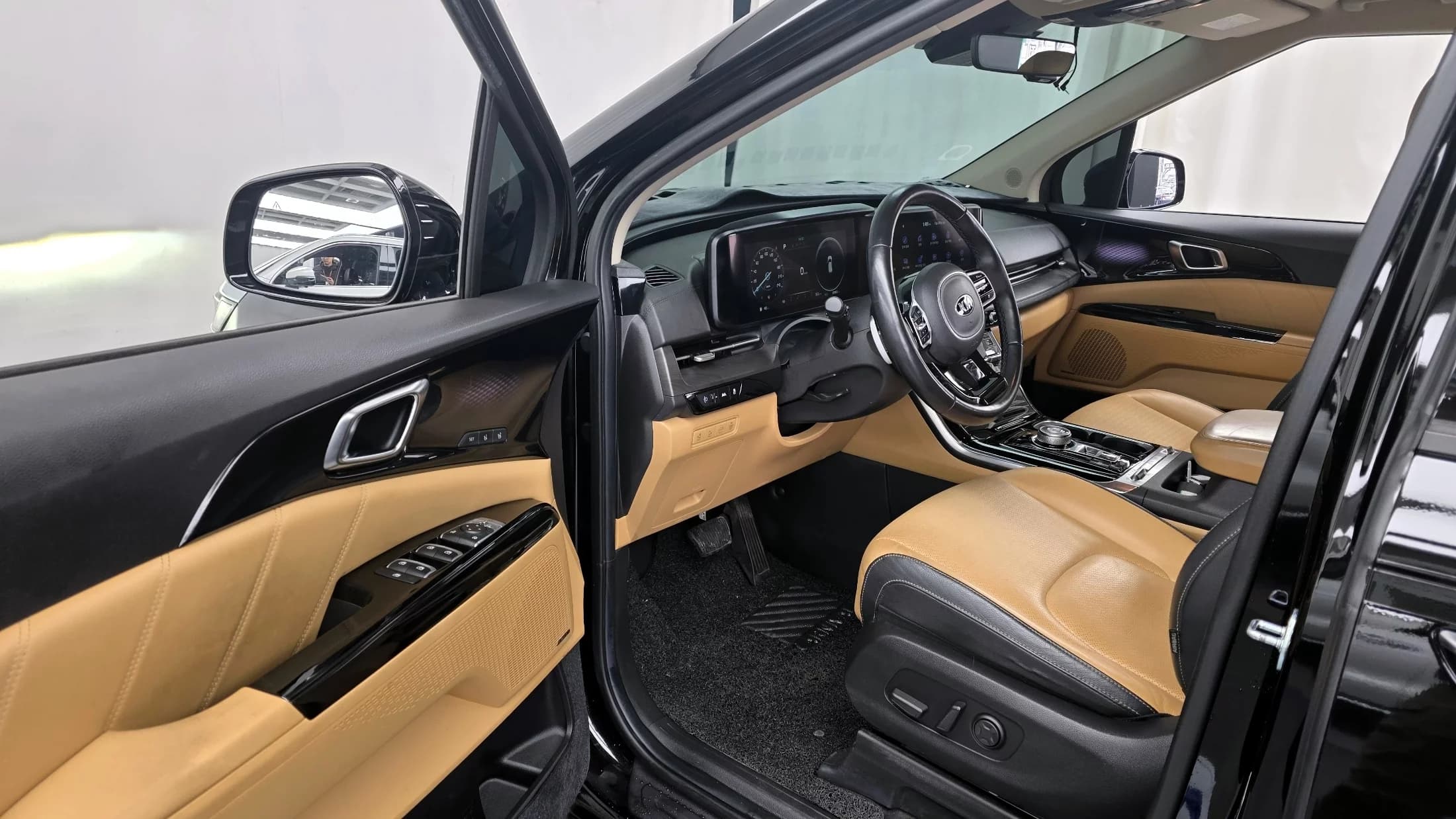 Kia Carnival Gasoline 9-Seater Signature, 2021 г. 66048 км. — фото 10