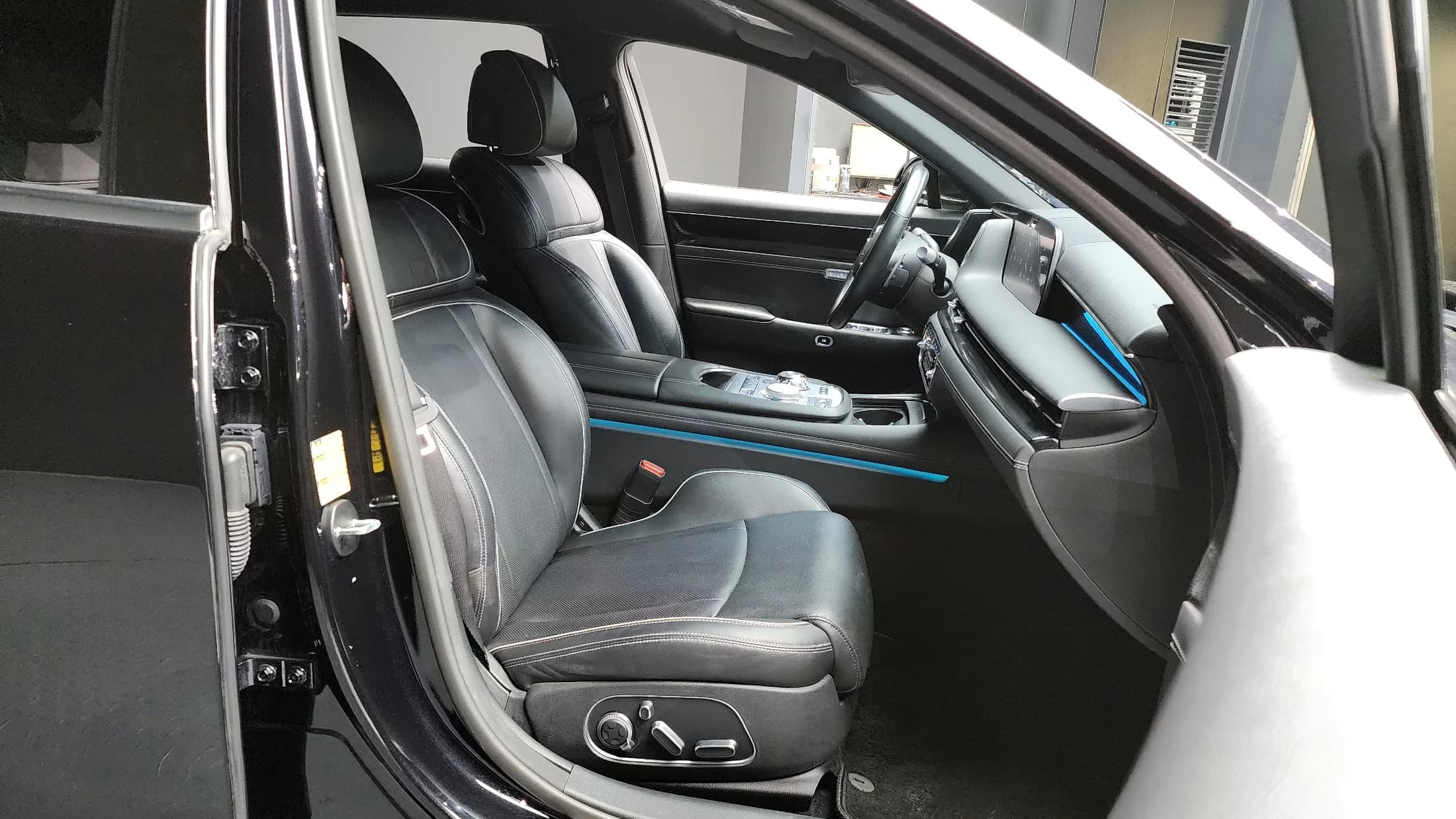 Genesis G90 Gasoline 3.5 Turbo AWD, 2022 г. 48097 км. — фото 11