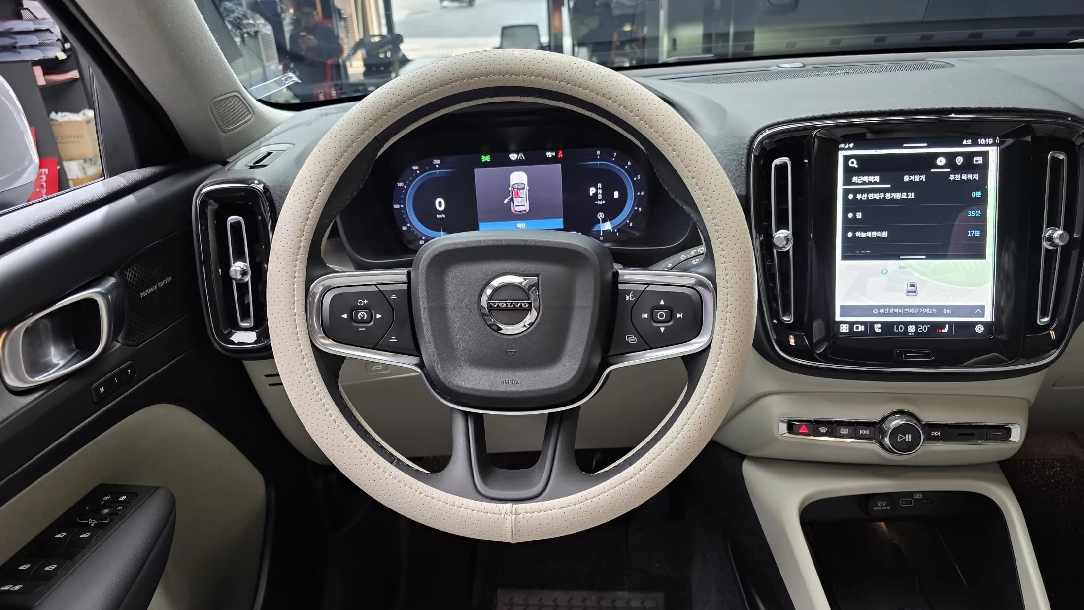 Volvo XC40 B4 Ultra Bright, 2024 г. 9824 км. — фото 13