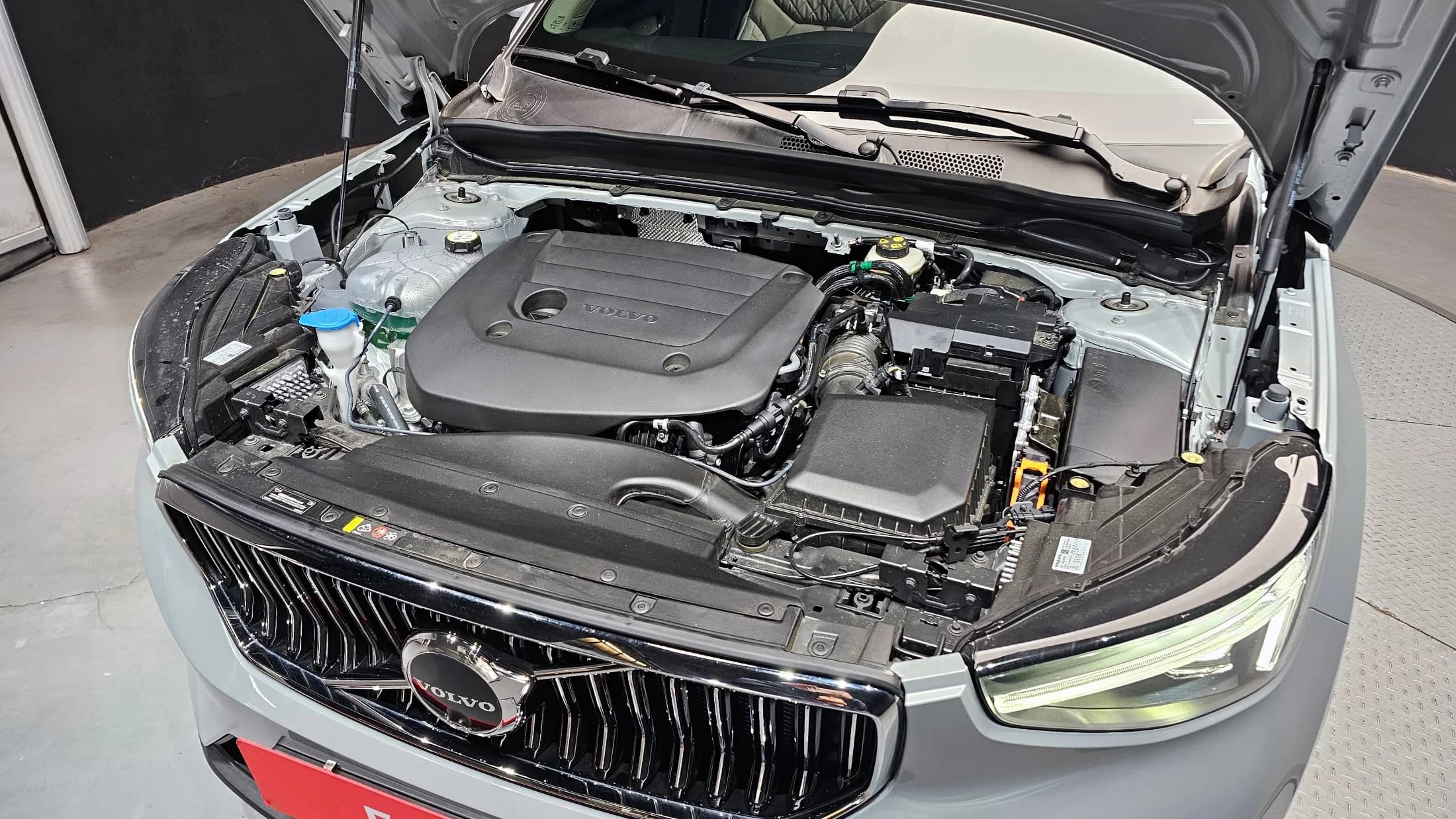 Volvo XC40 B4 Ultra Bright, 2024 г. 9824 км. — фото 6
