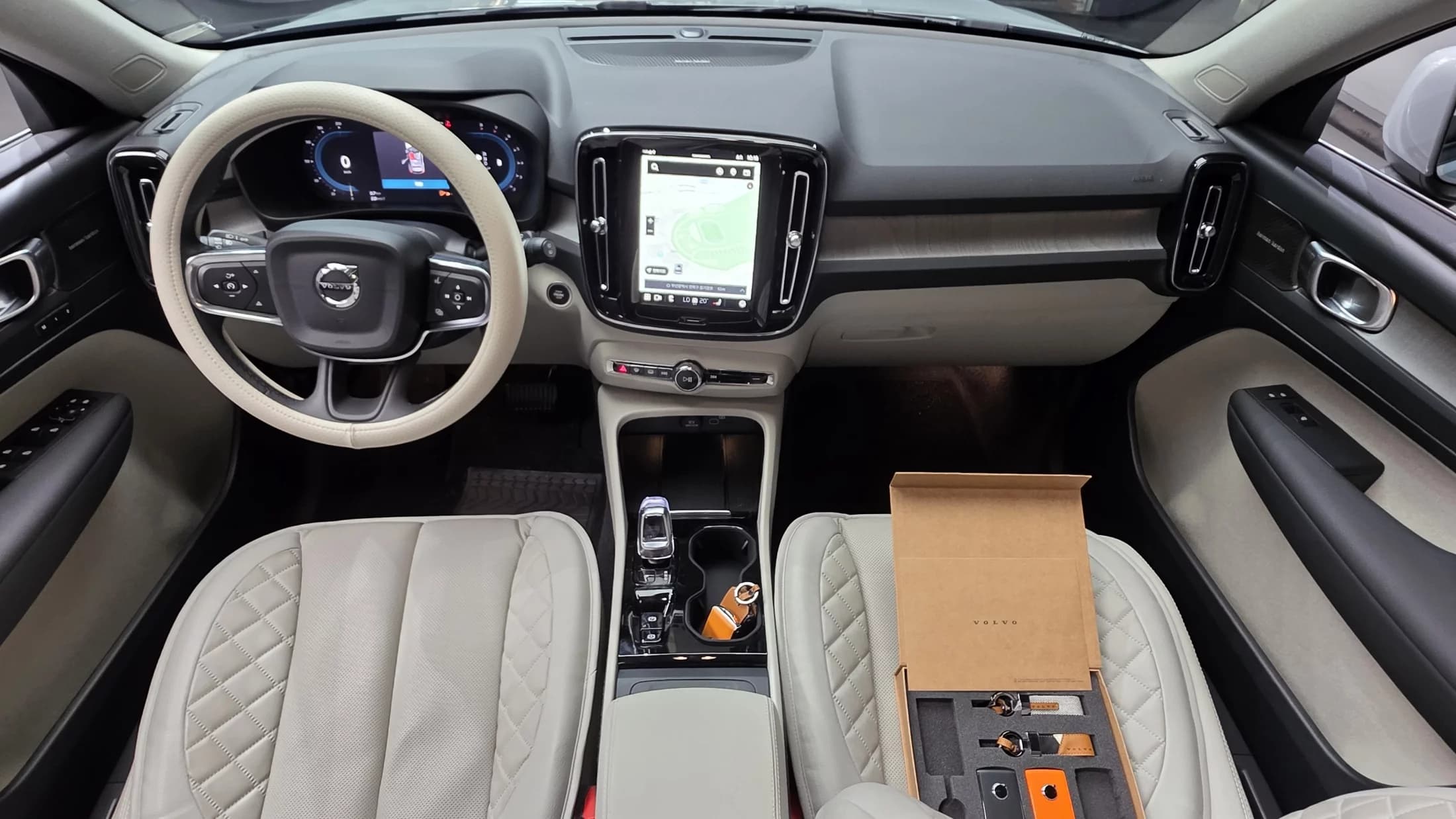 Volvo XC40 B4 Ultra Bright, 2024 г. 9824 км. — фото 7