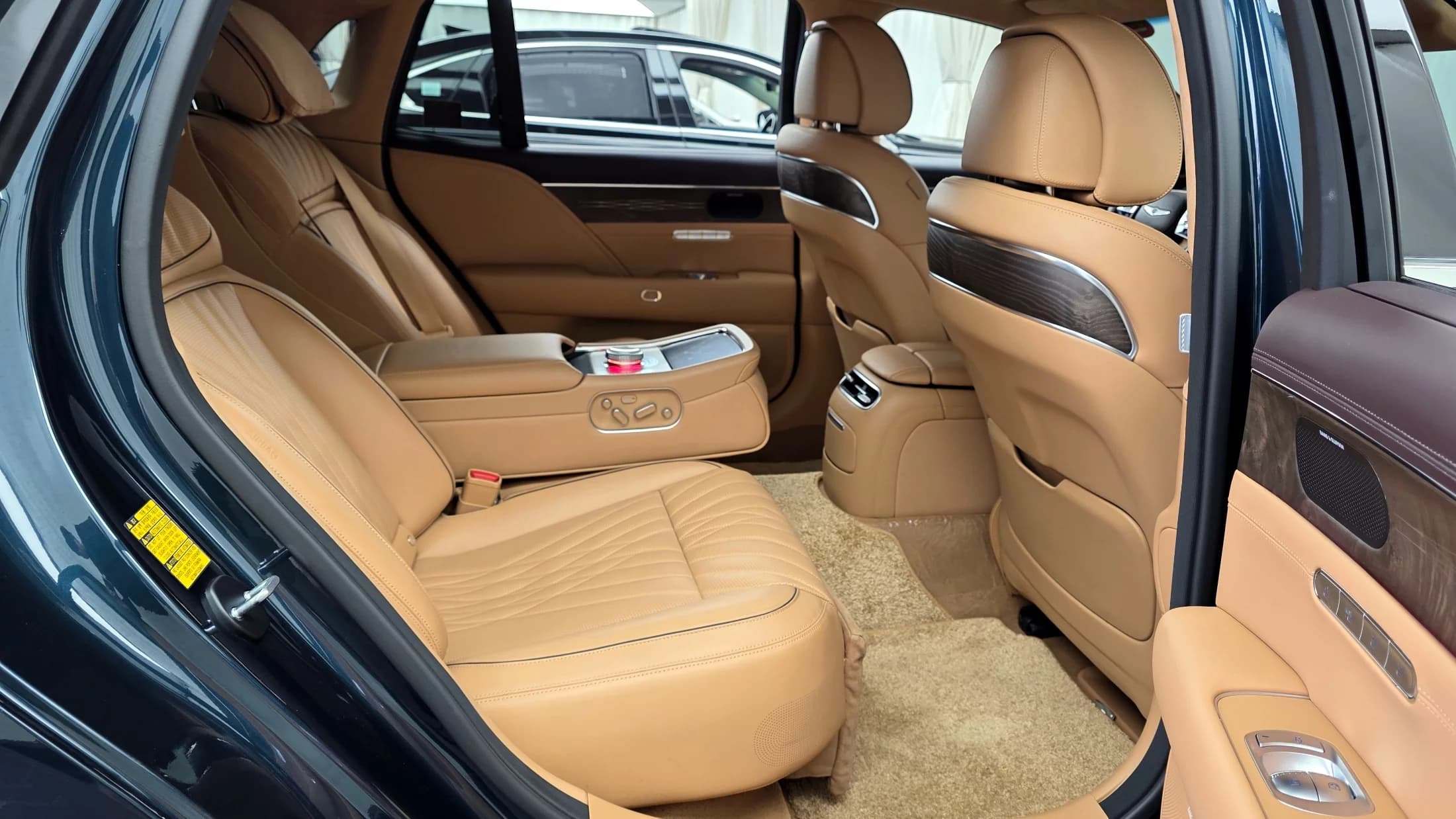 Genesis G90 Gasoline 3.5 Turbo AWD, 2022 г. 45895 км. — фото 12