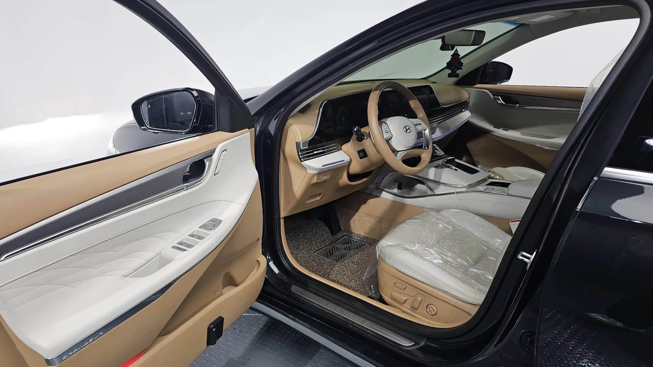 Hyundai Grandeur 2.5 Calligraphy, 2021 г. 42979 км. — фото 10