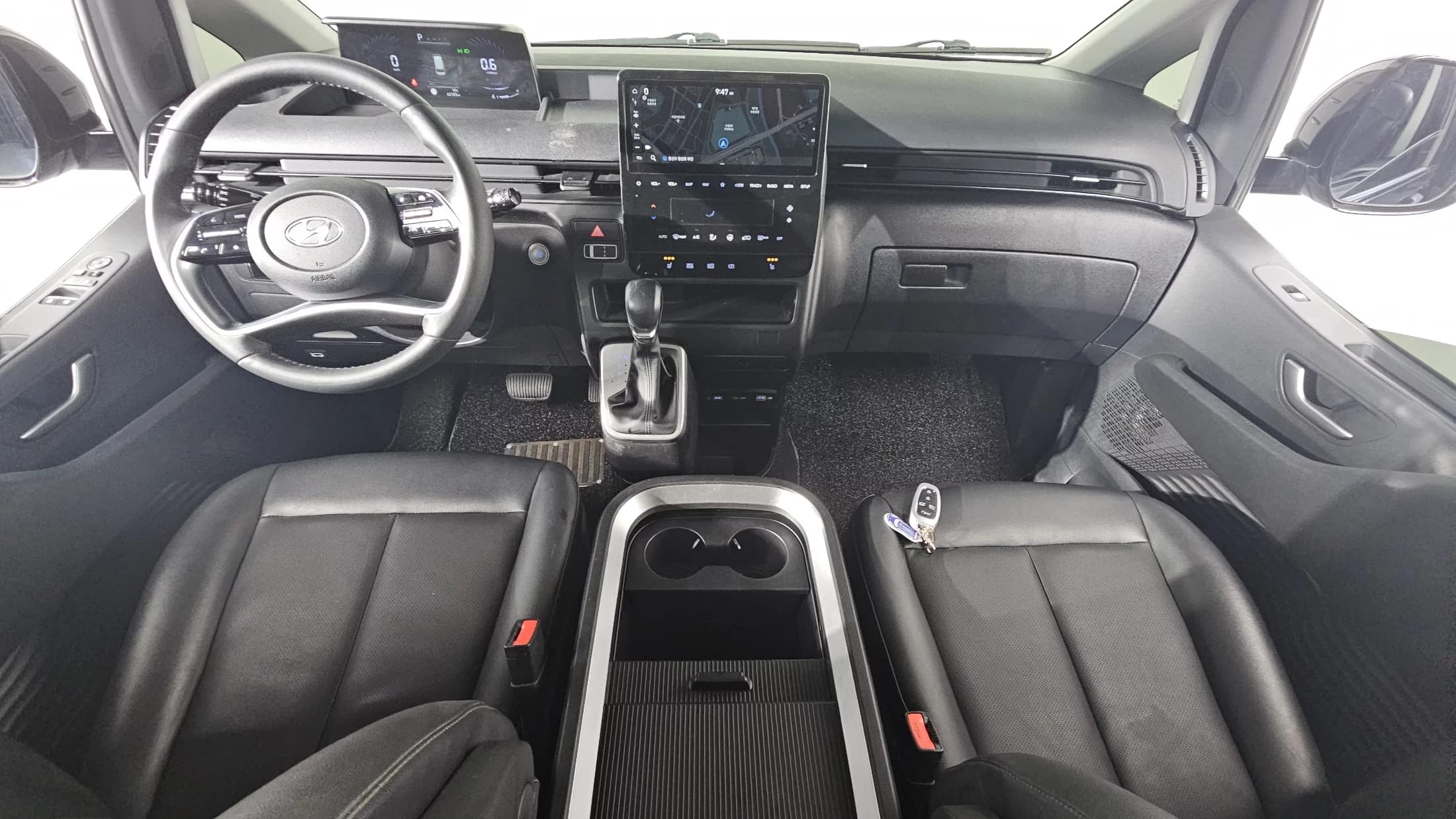 Hyundai Staria L3.5 Cargo 5-Seater Modern, 2021 г. 62266 км. — фото 6
