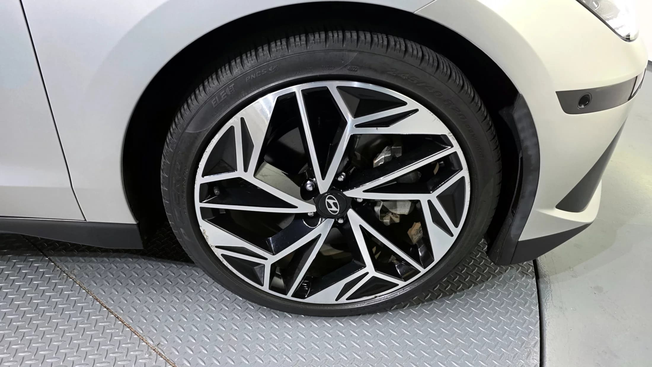Hyundai Ioniq 6 Long Range Prestige, электромобиль, 2023 г. 24140 км. — фото 5