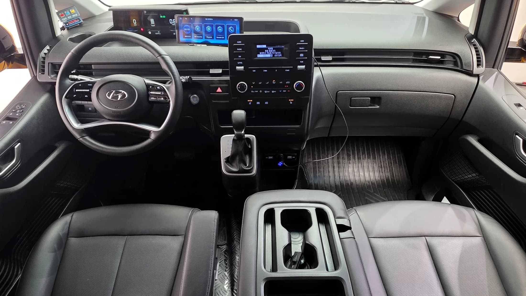 Hyundai Staria L3.5 어린이보호차 11-Seater, 2023 г. 12160 км. — фото 7