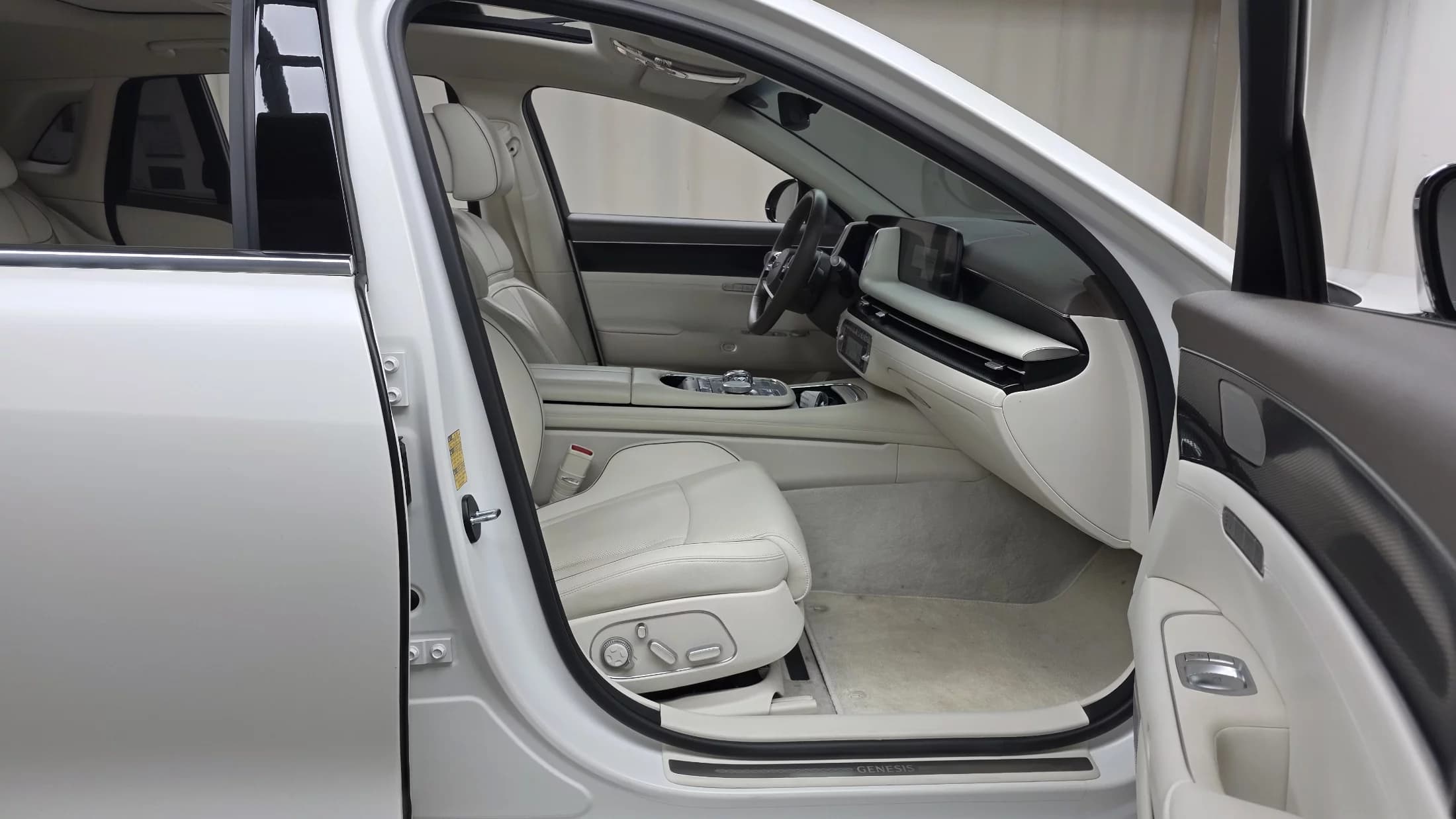 Genesis G90 Gasoline 3.5 Turbo AWD, 2022 г. 79540 км. — фото 11