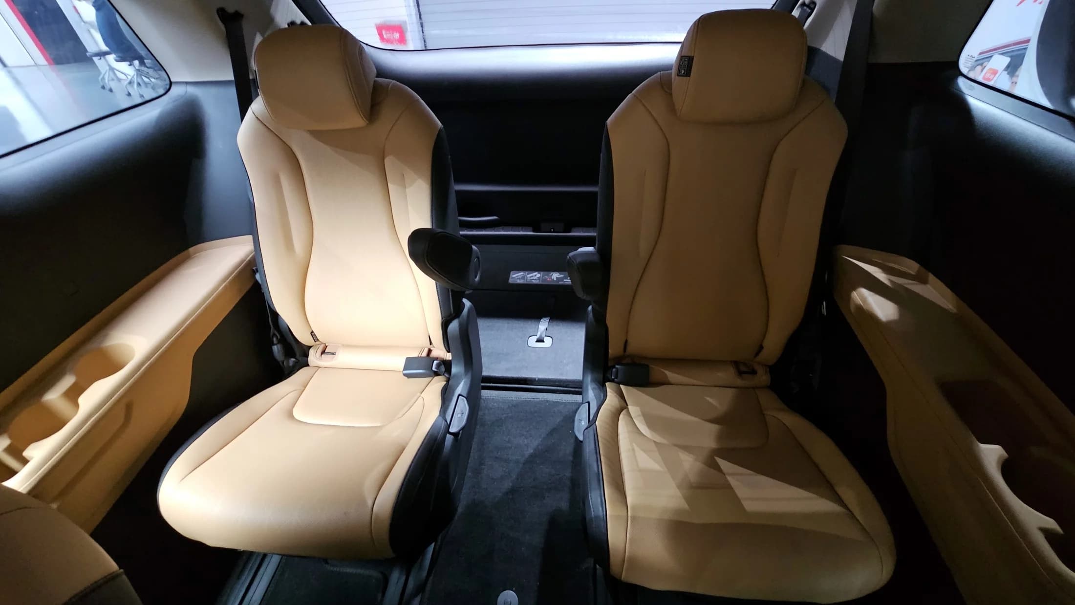 Kia Carnival 9-Seater Prestige, 2022 г. 63179 км. — фото 11