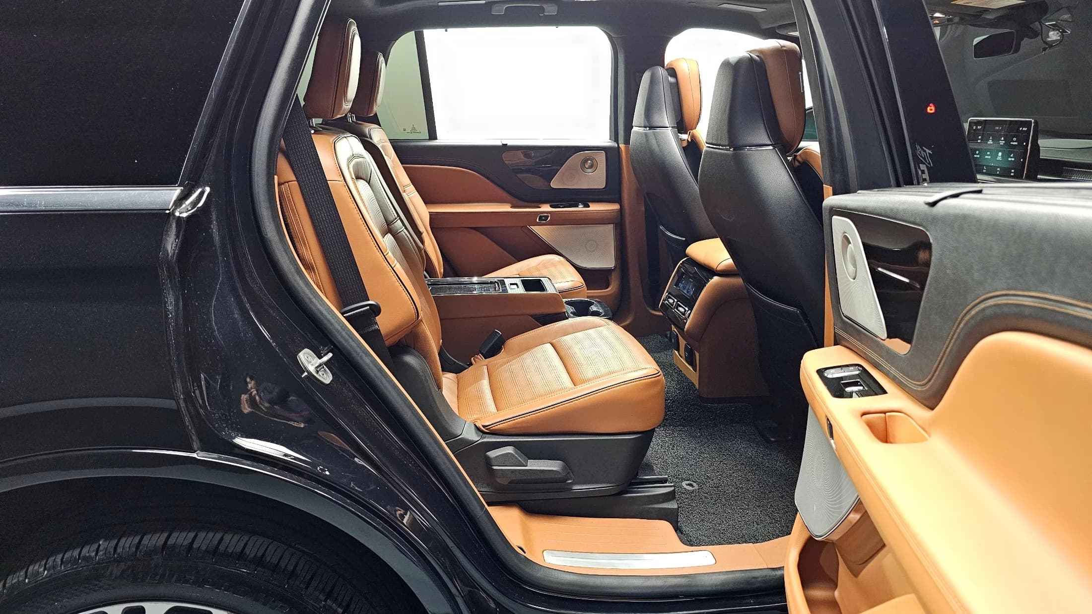 Lincoln AVIATOR 3.0 Black Label AWD, 2021 г. 128329 км. — фото 12