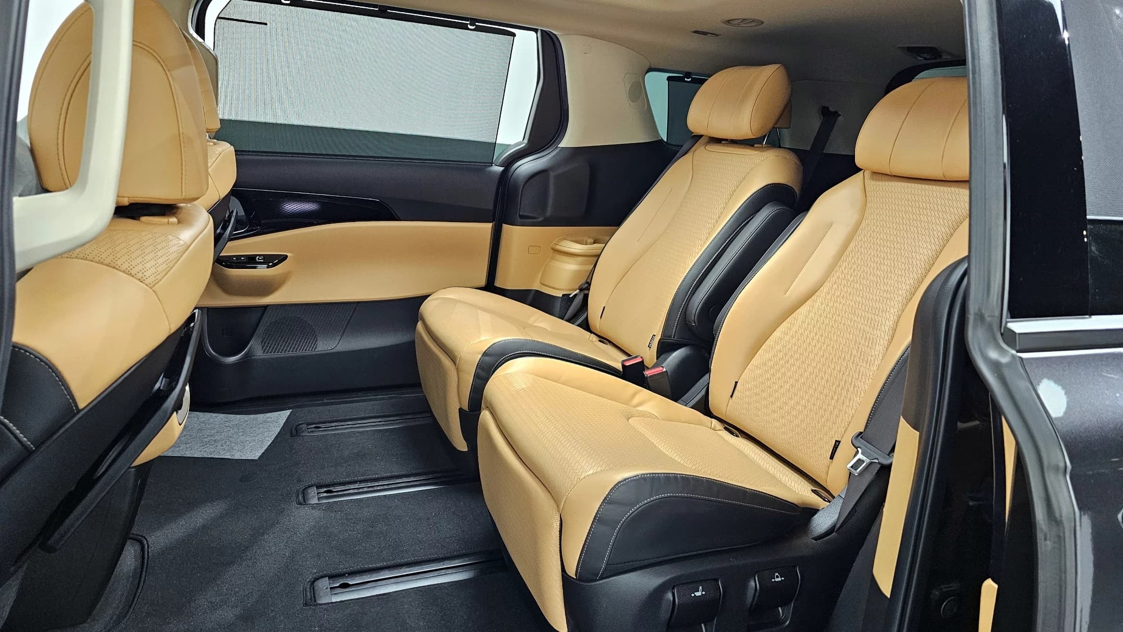 Kia Carnival 7-Seater Signature, 2021 г. 71954 км. — фото 12