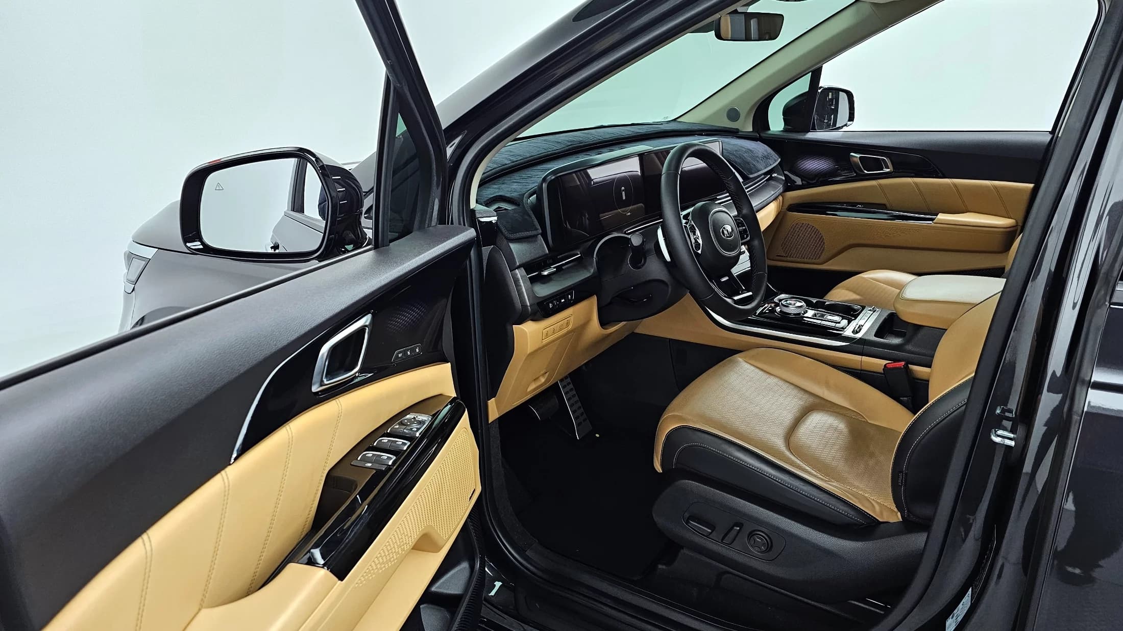 Kia Carnival 7-Seater Signature, 2021 г. 71954 км. — фото 10
