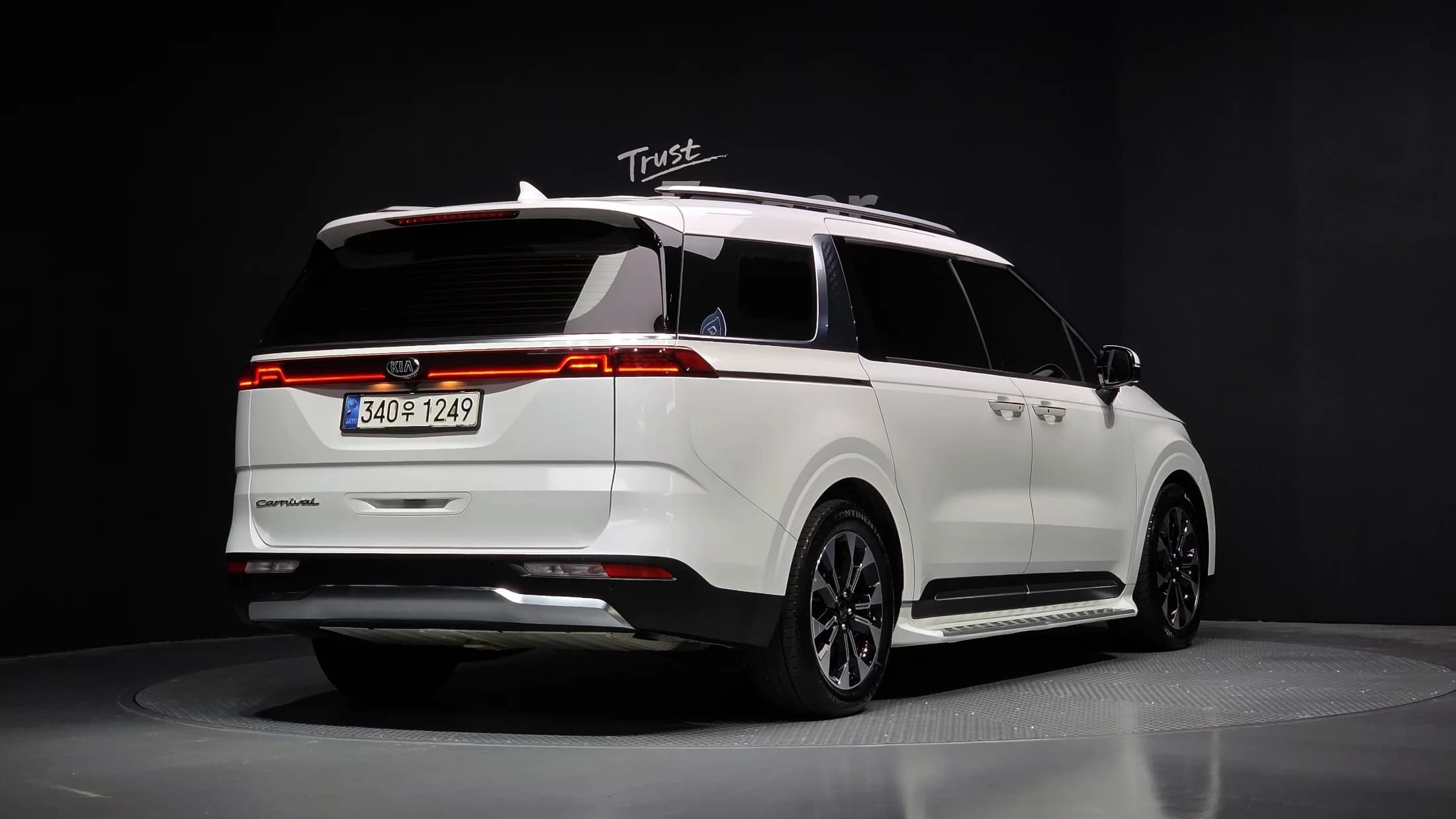 Kia Carnival 9-Seater Signature, 2021 г. 50272 км. — фото 2