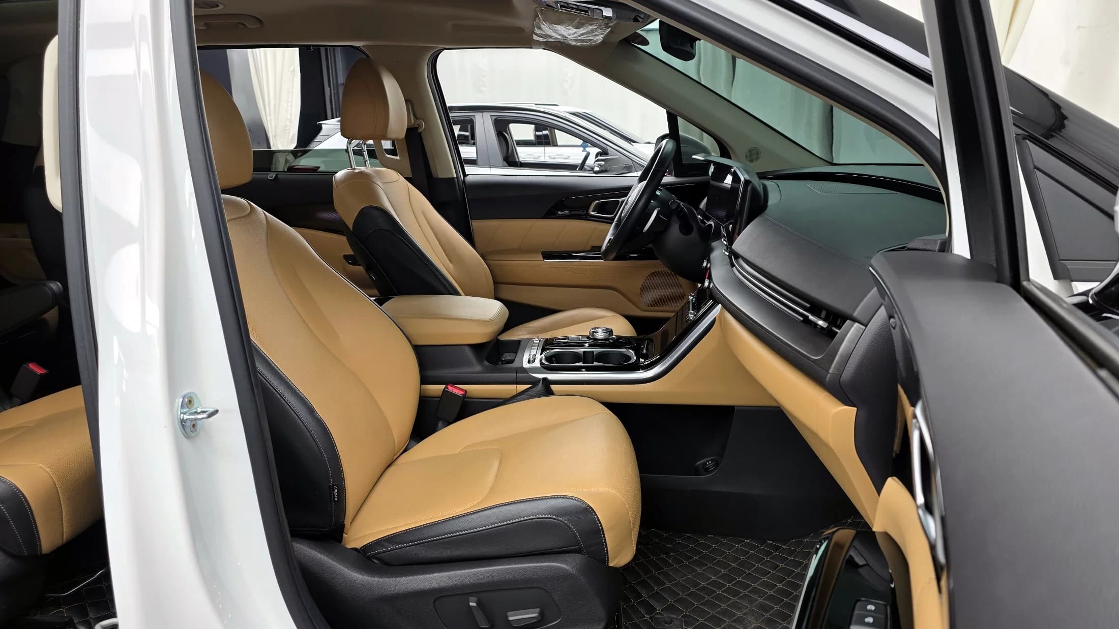 Kia Carnival 9-Seater Signature, 2021 г. 50272 км. — фото 11