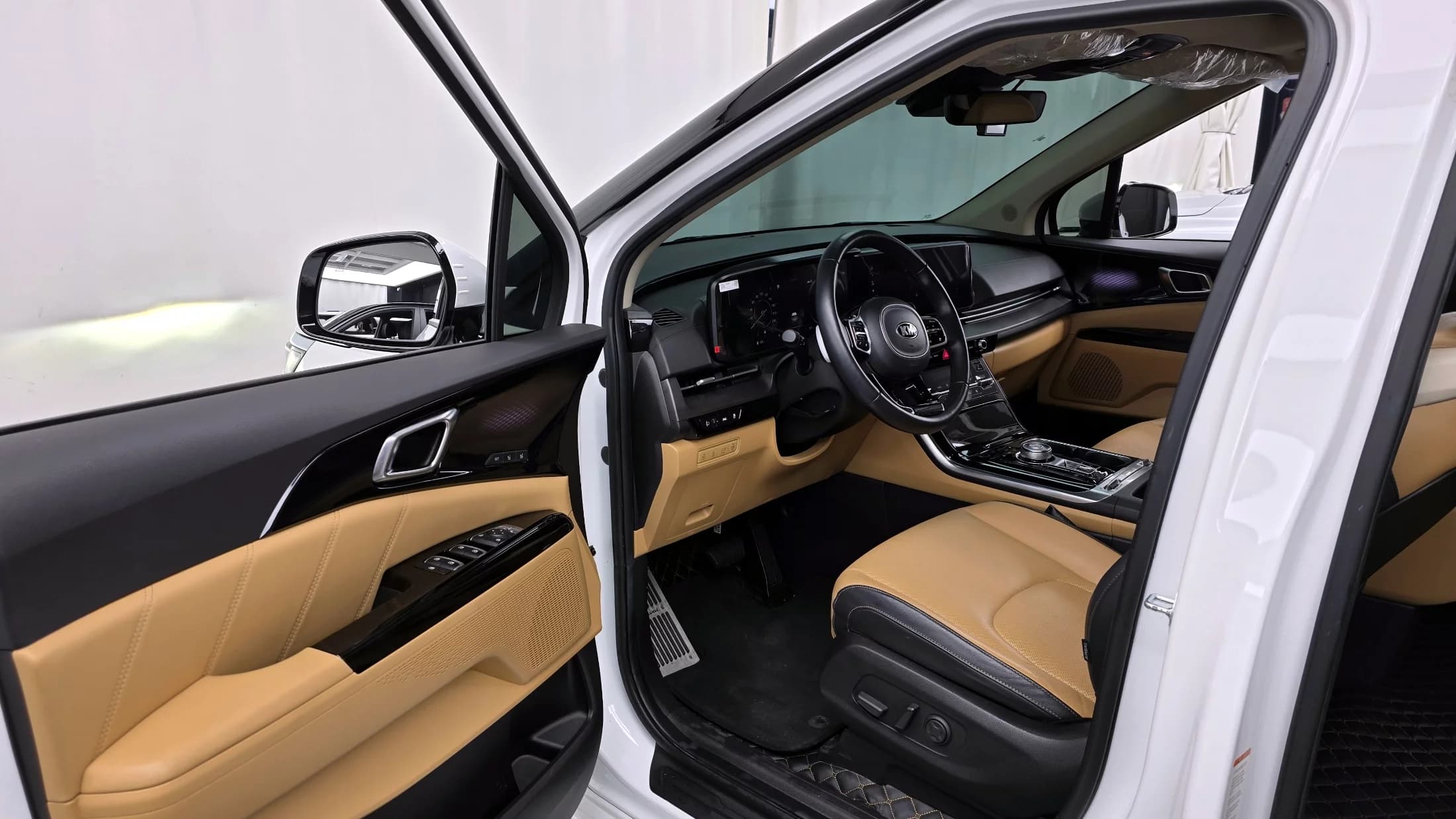 Kia Carnival 9-Seater Signature, 2021 г. 50272 км. — фото 10