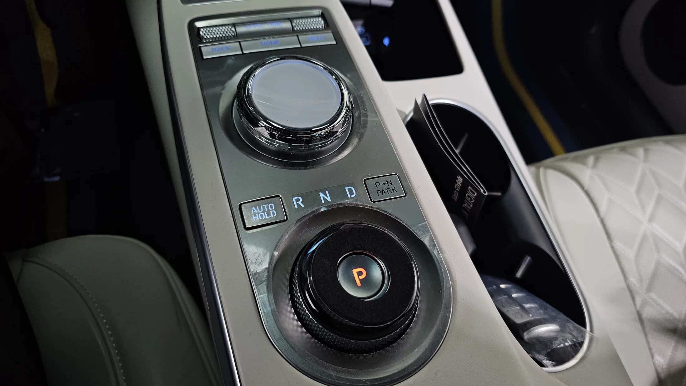 Genesis GV70 e-AWD, электромобиль, 2022 г. 39710 км. — фото 9