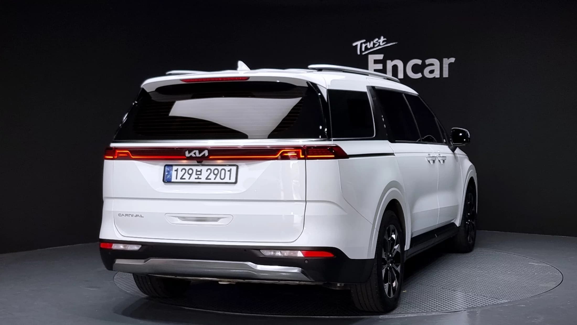 Kia Carnival 9-Seater Noblesse, 2022 г. 50770 км. — фото 2