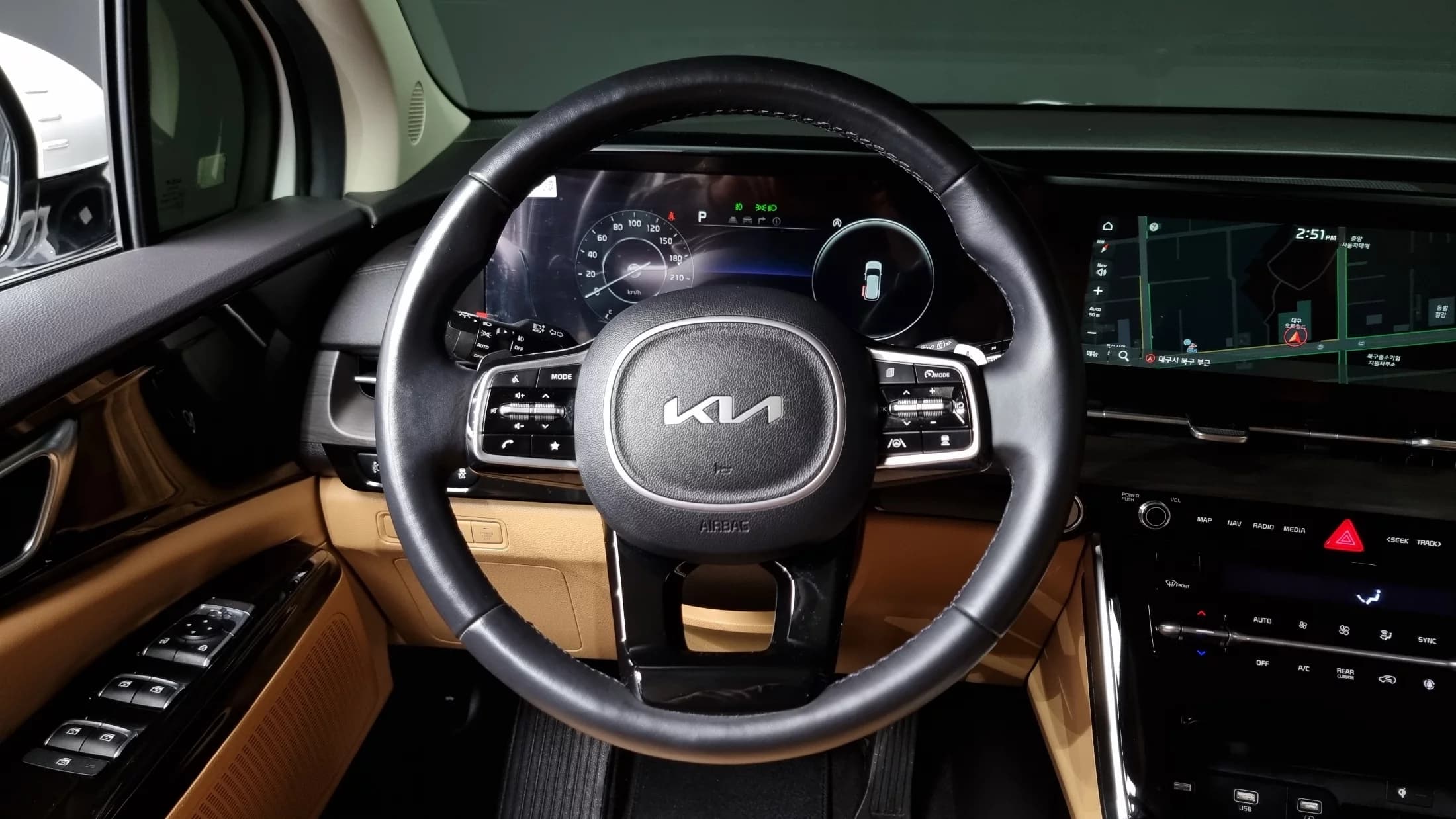 Kia Carnival 9-Seater Noblesse, 2022 г. 50770 км. — фото 12