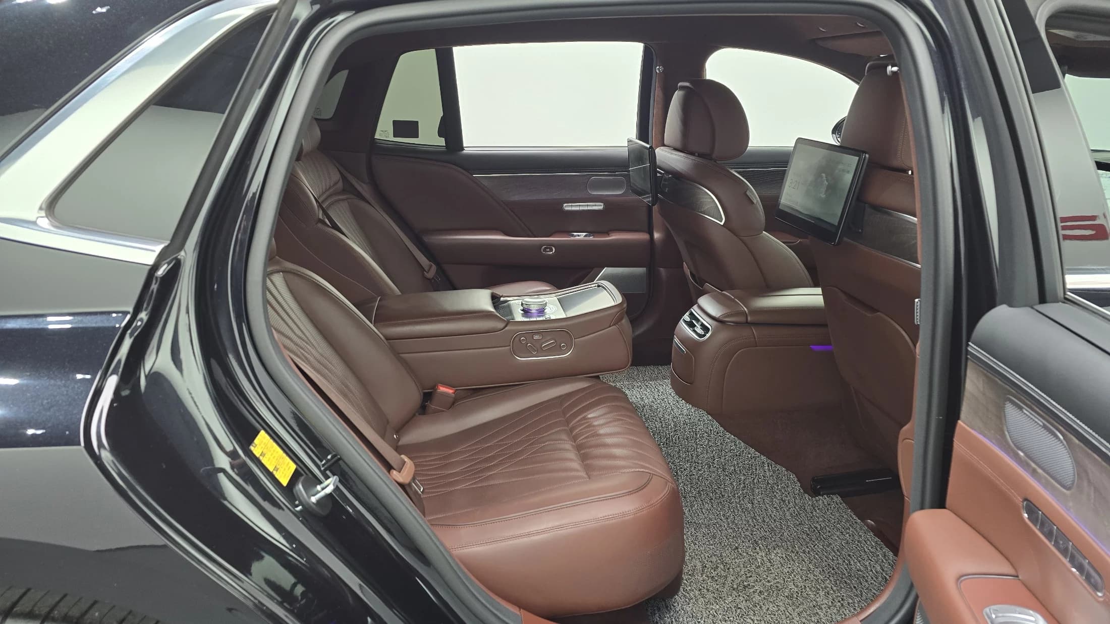 Genesis G90 Gasoline 3.5 Turbo AWD, 2022 г. 75225 км. — фото 12