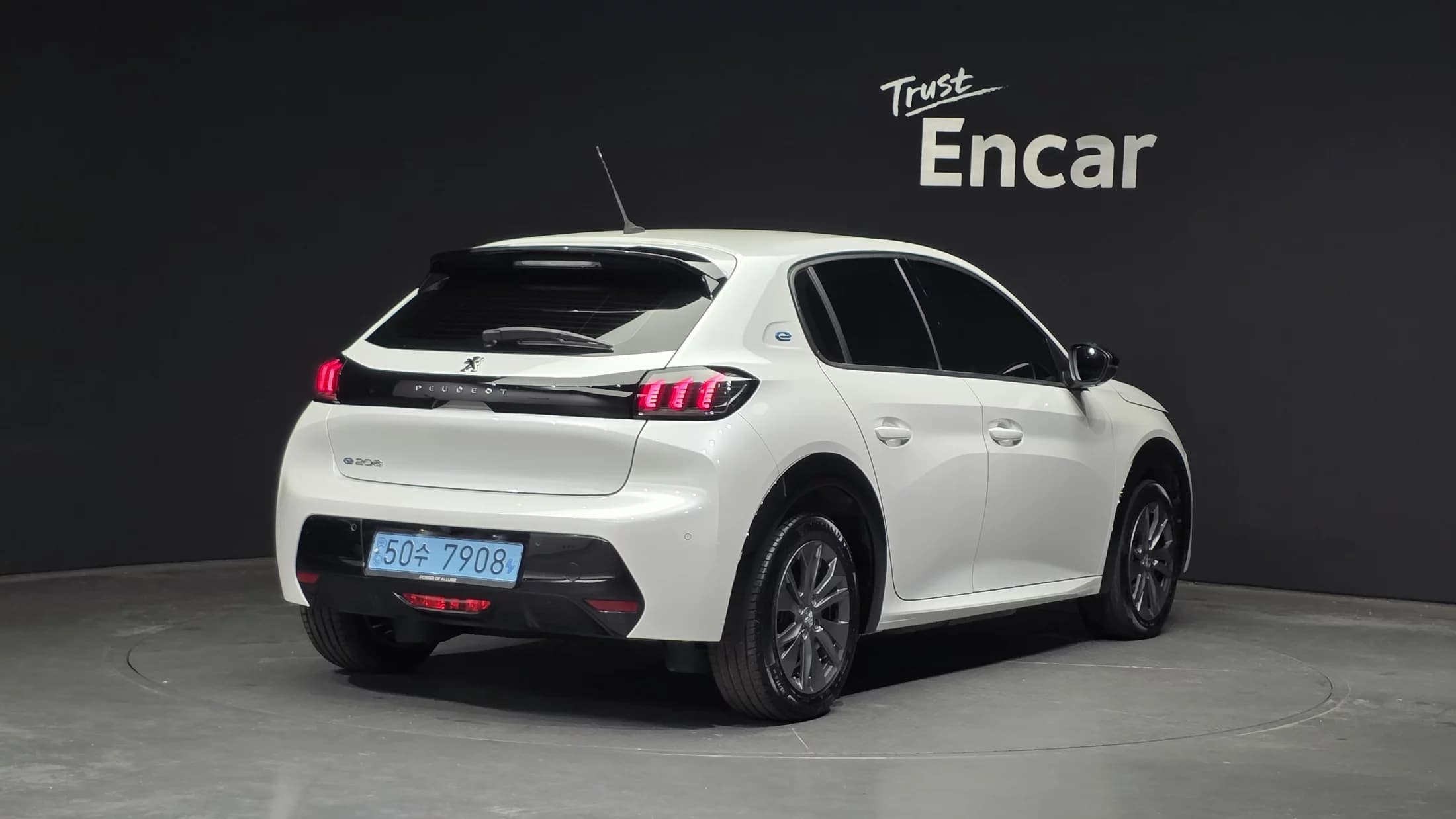 Peugeot 208 Allure, электромобиль, 2022 г. 29761 км. — фото 2