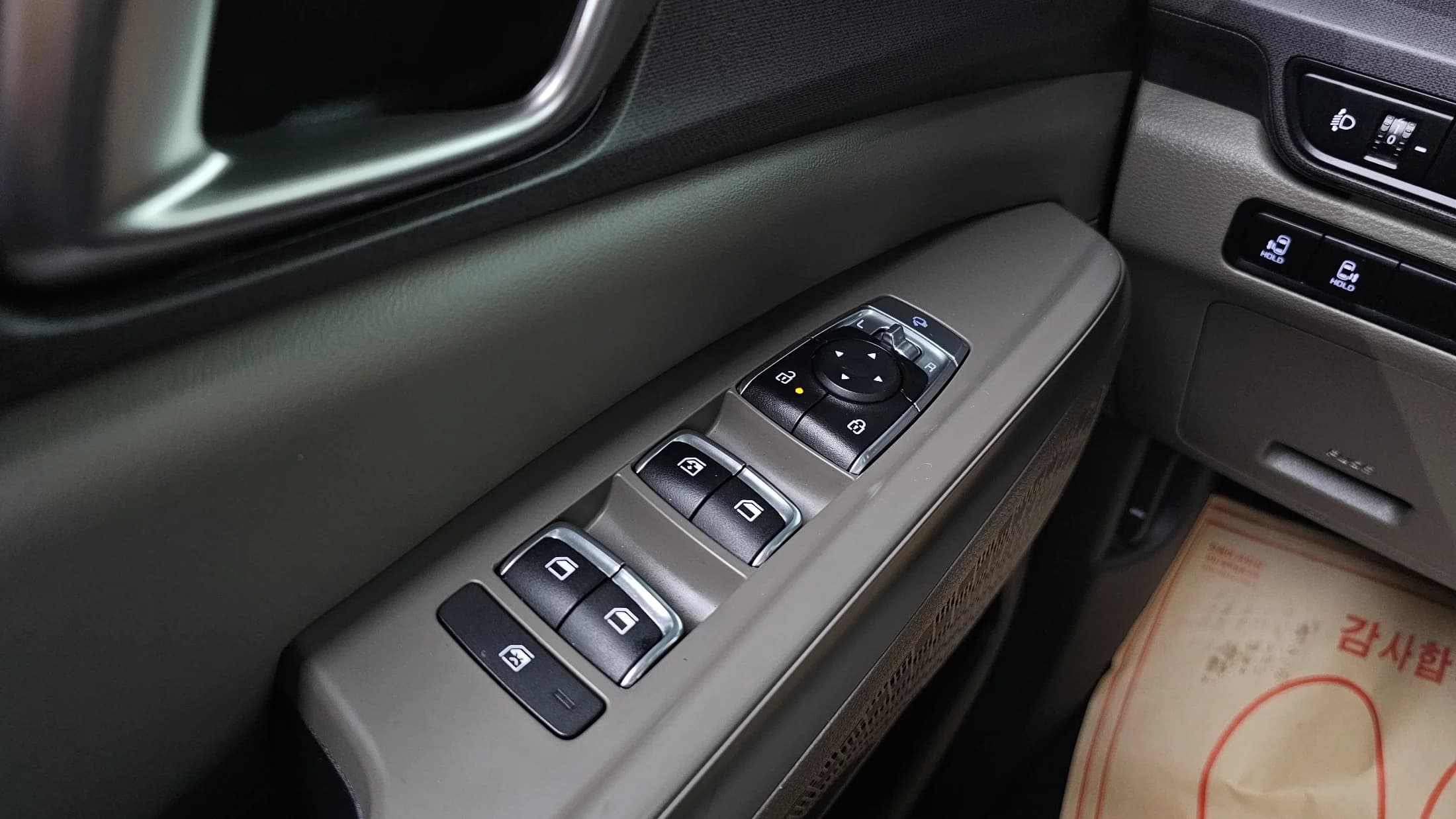 Kia Carnival 9-Seater Prestige, 2024 г. 67779 км. — фото 12