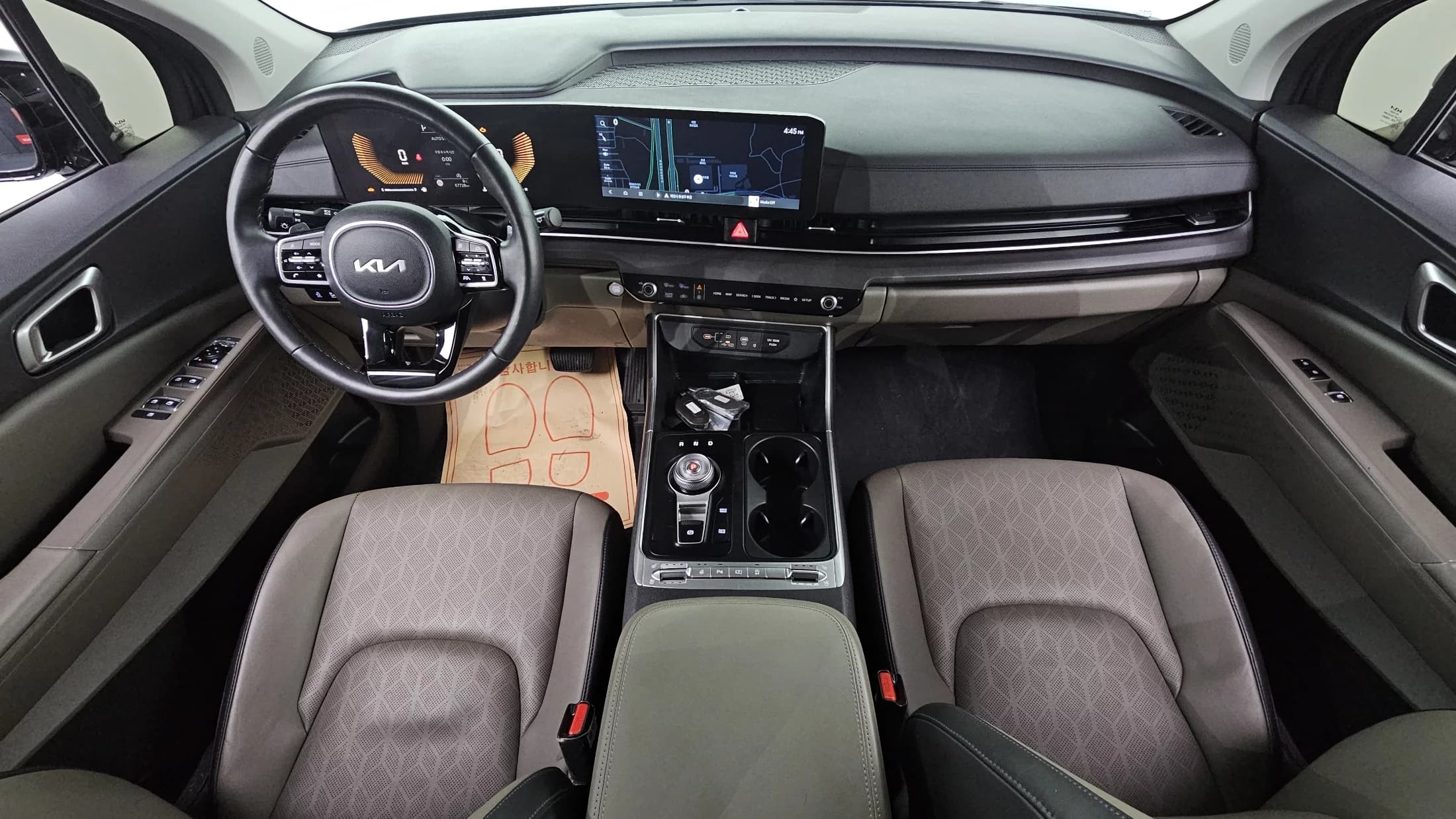 Kia Carnival 9-Seater Prestige, 2024 г. 67779 км. — фото 7