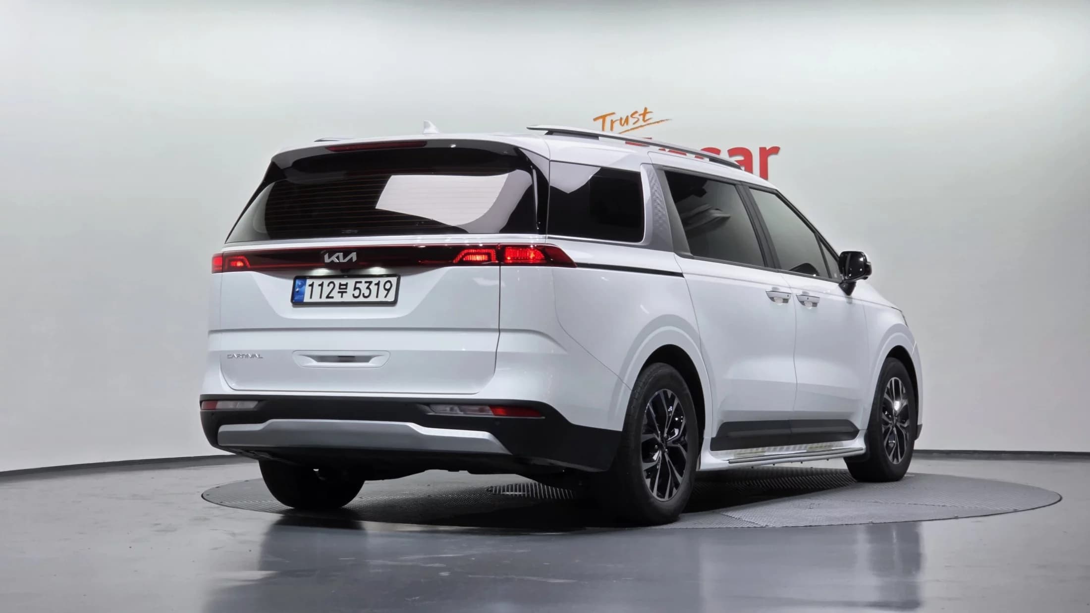 Kia Carnival 9-Seater Prestige, 2022 г. 48001 км. — фото 2