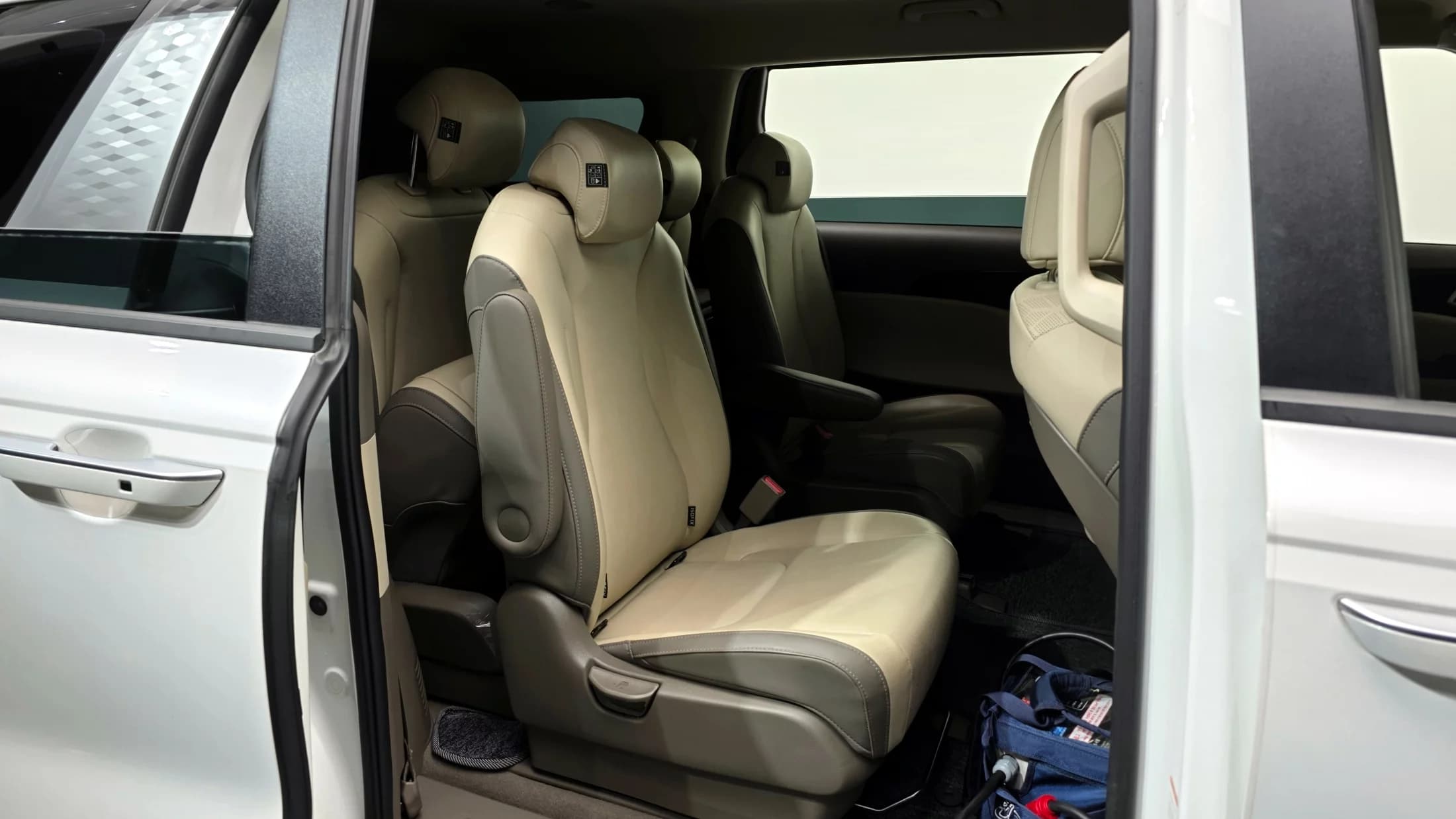 Kia Carnival 9-Seater Prestige, 2022 г. 48001 км. — фото 12