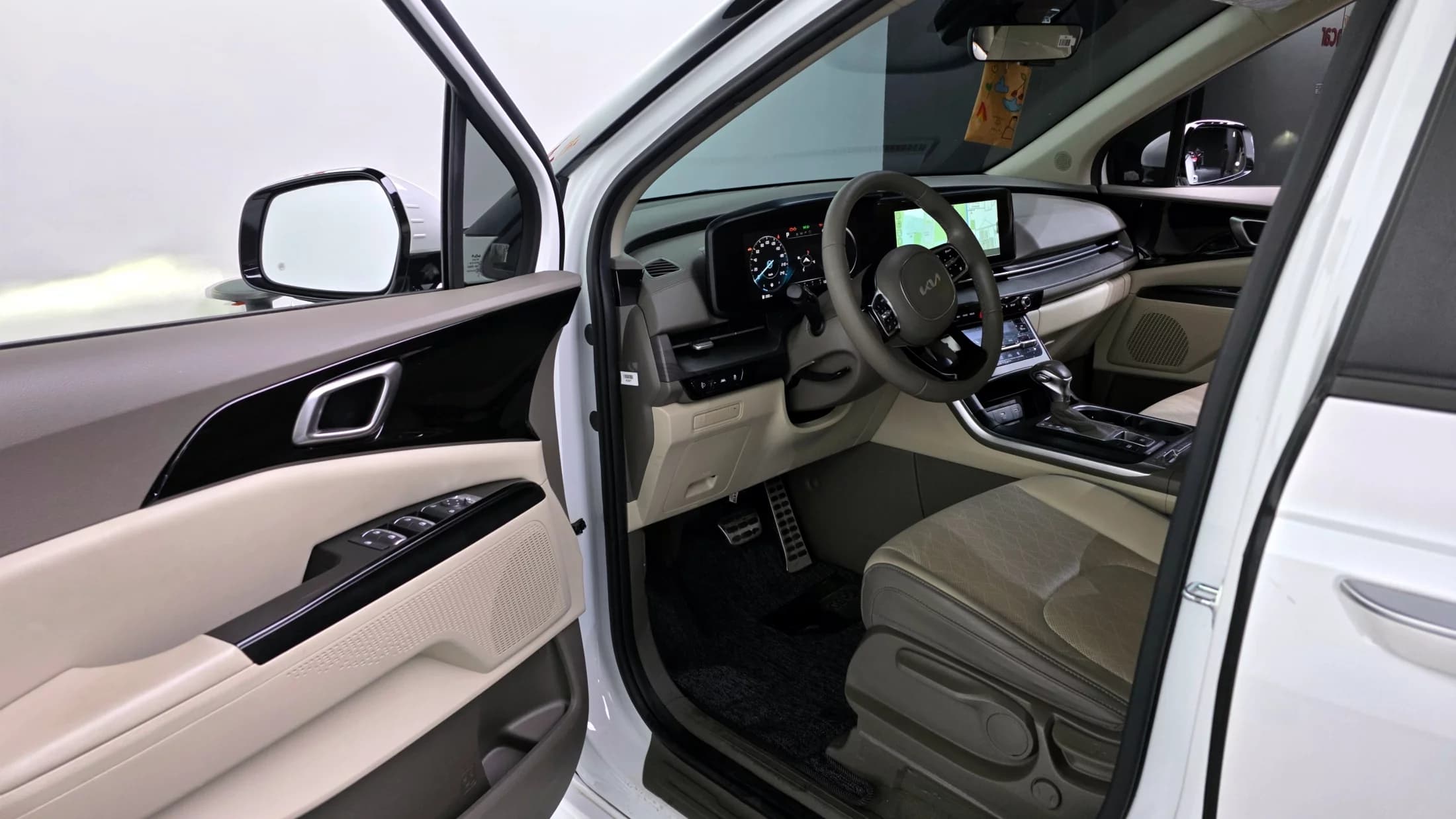 Kia Carnival 9-Seater Prestige, 2022 г. 48001 км. — фото 10