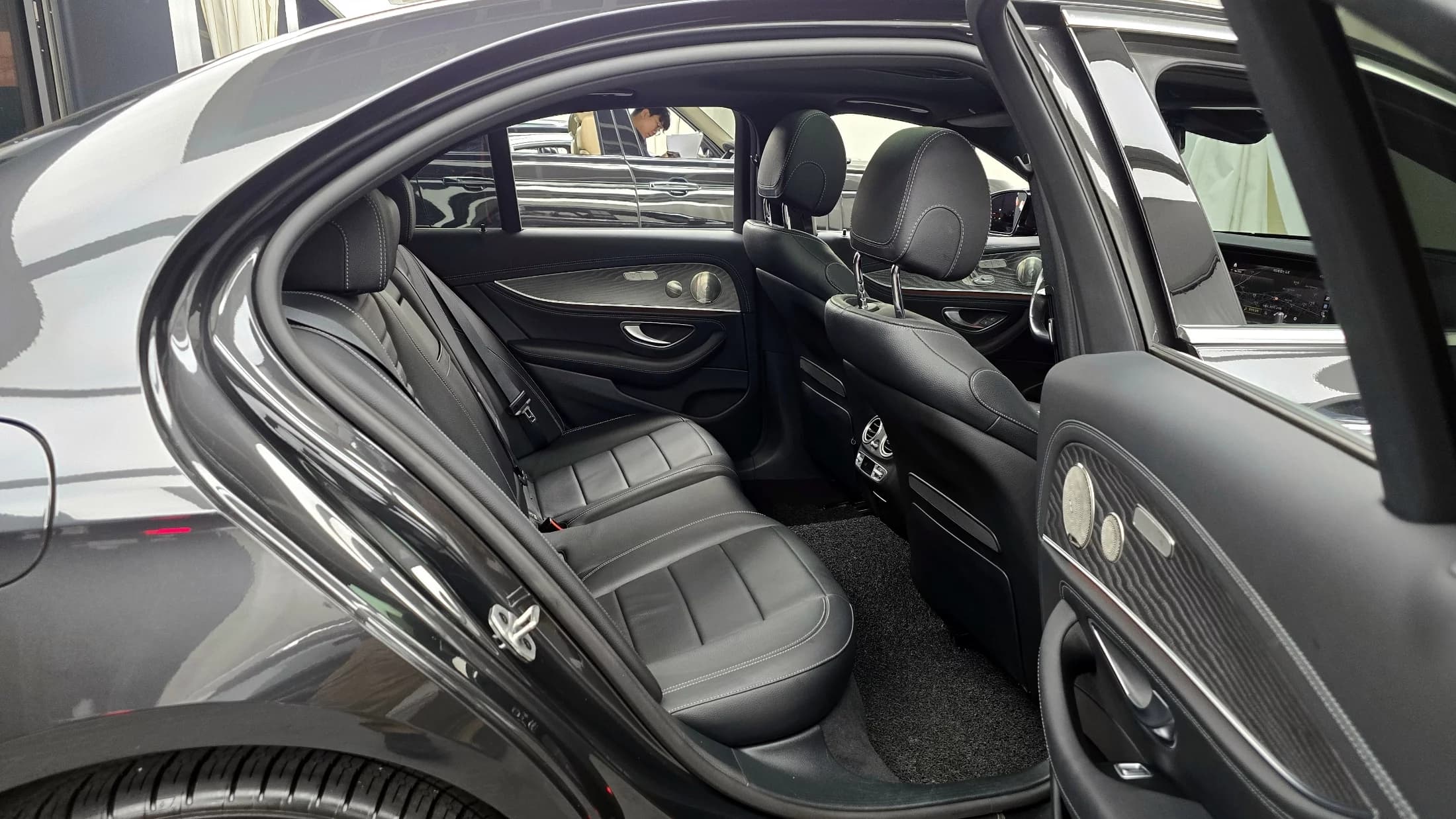 Mercedes-Benz E-Class E350 4MATIC AMG Line, 2022 г. 59822 км. — фото 12